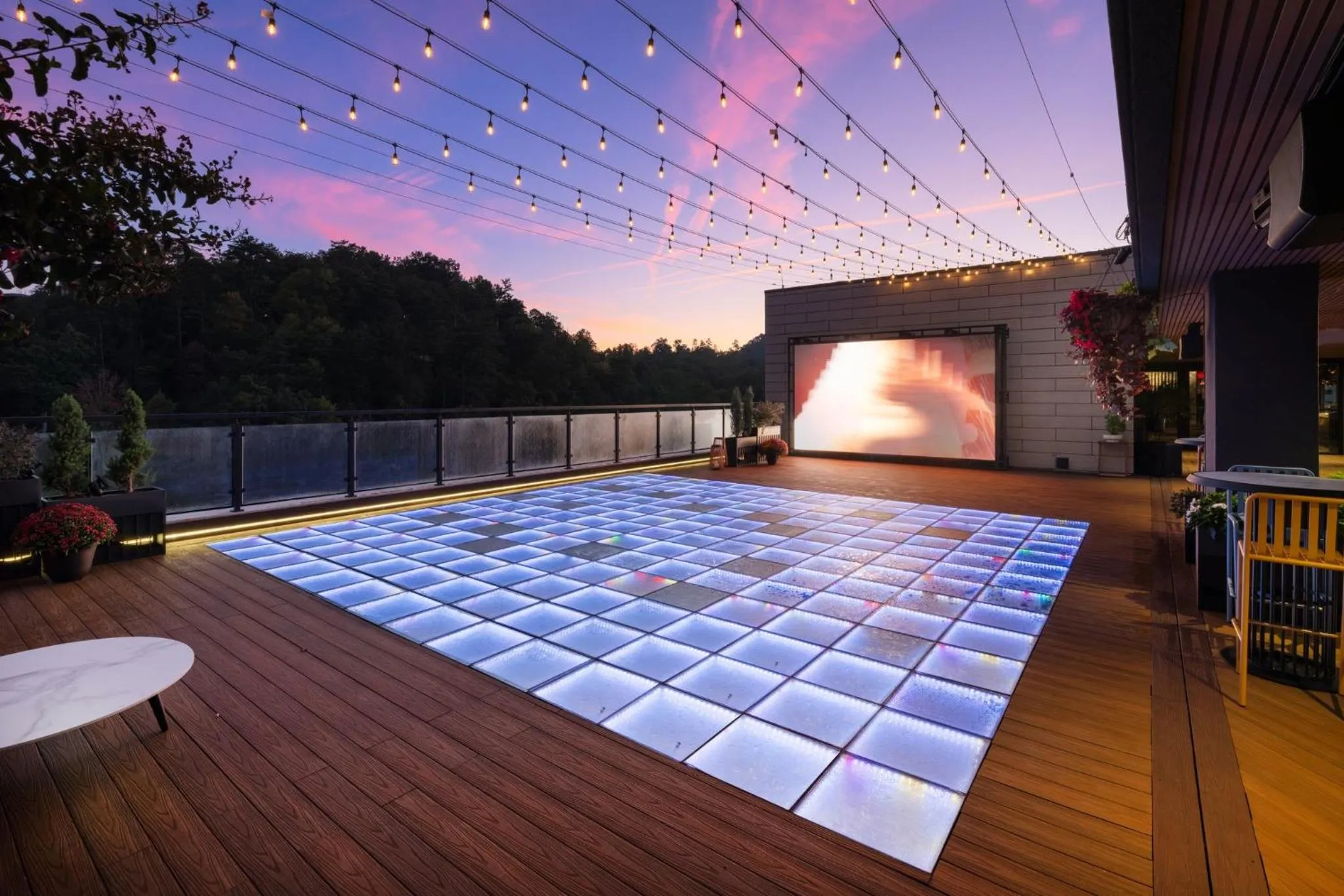 Lobby or reception in Hotel Indigo Gatlinburg Downtown by IHG