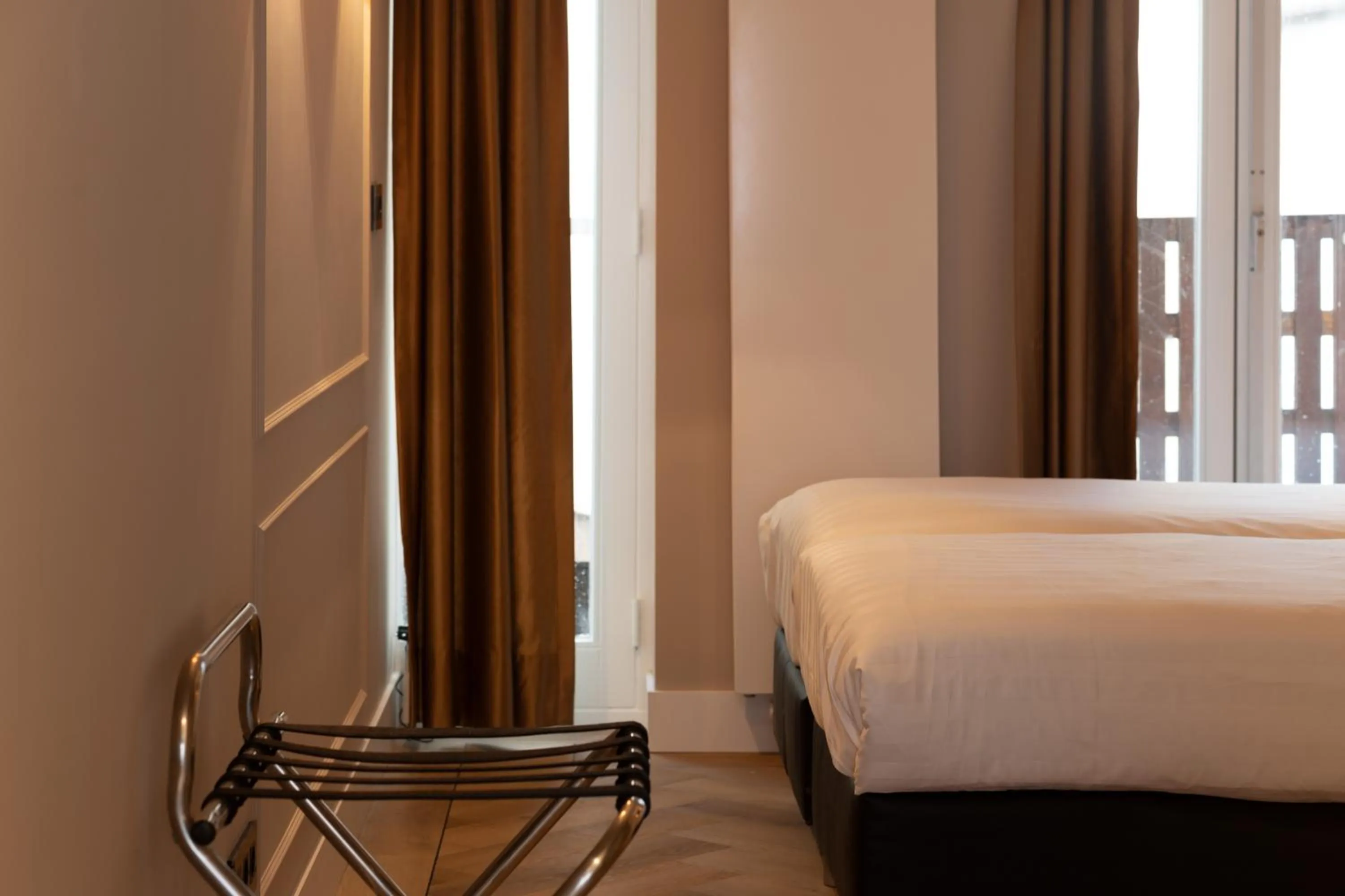 Bed in Midtown Hotel Studio Extra