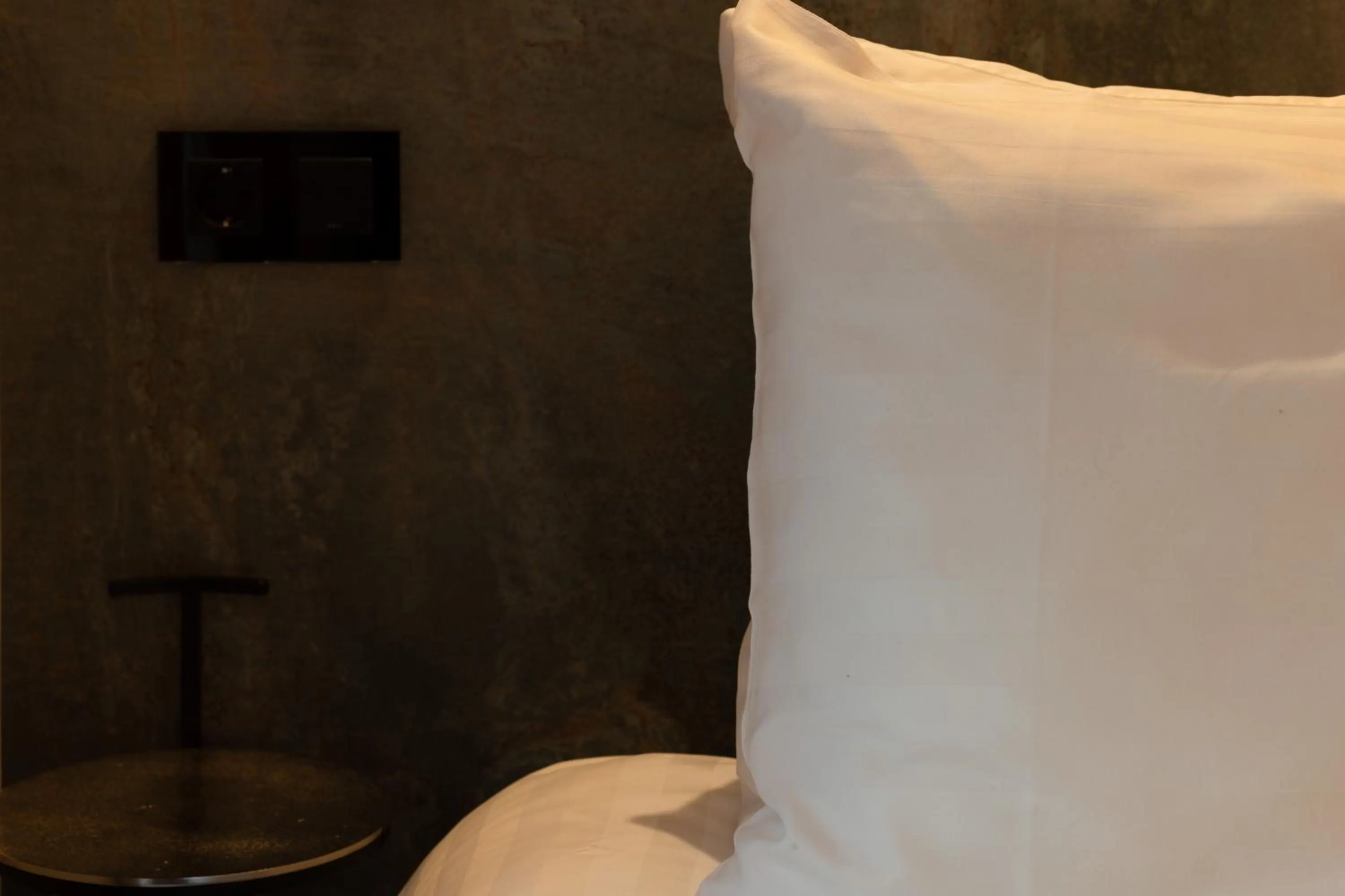 Bed in Midtown Hotel Studio Extra