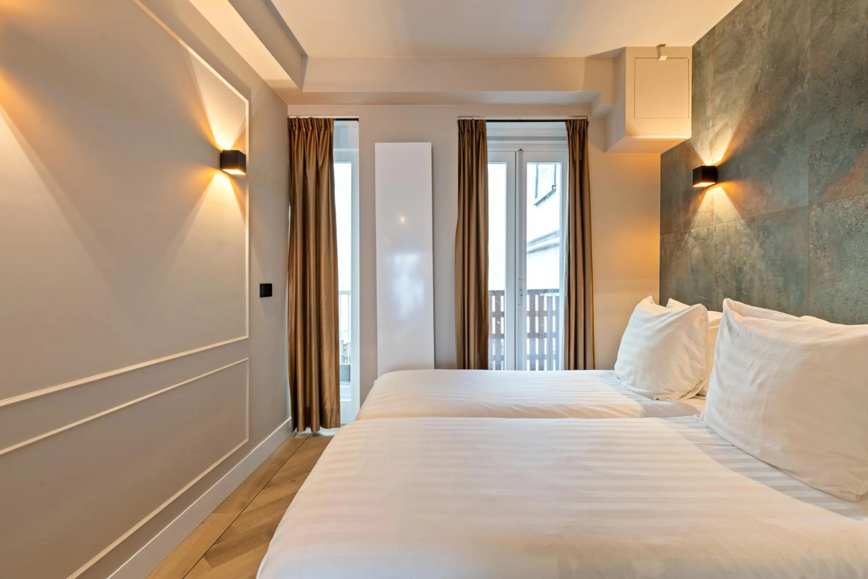 Bed in Midtown Hotel Studio Extra