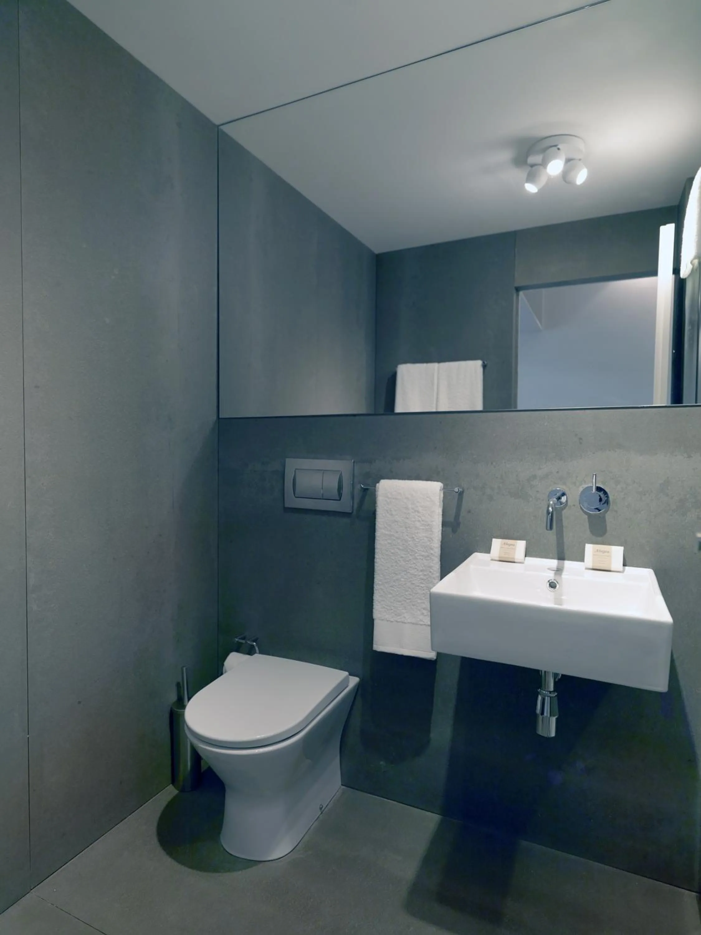 Bathroom in FLH Porto Modern Flat