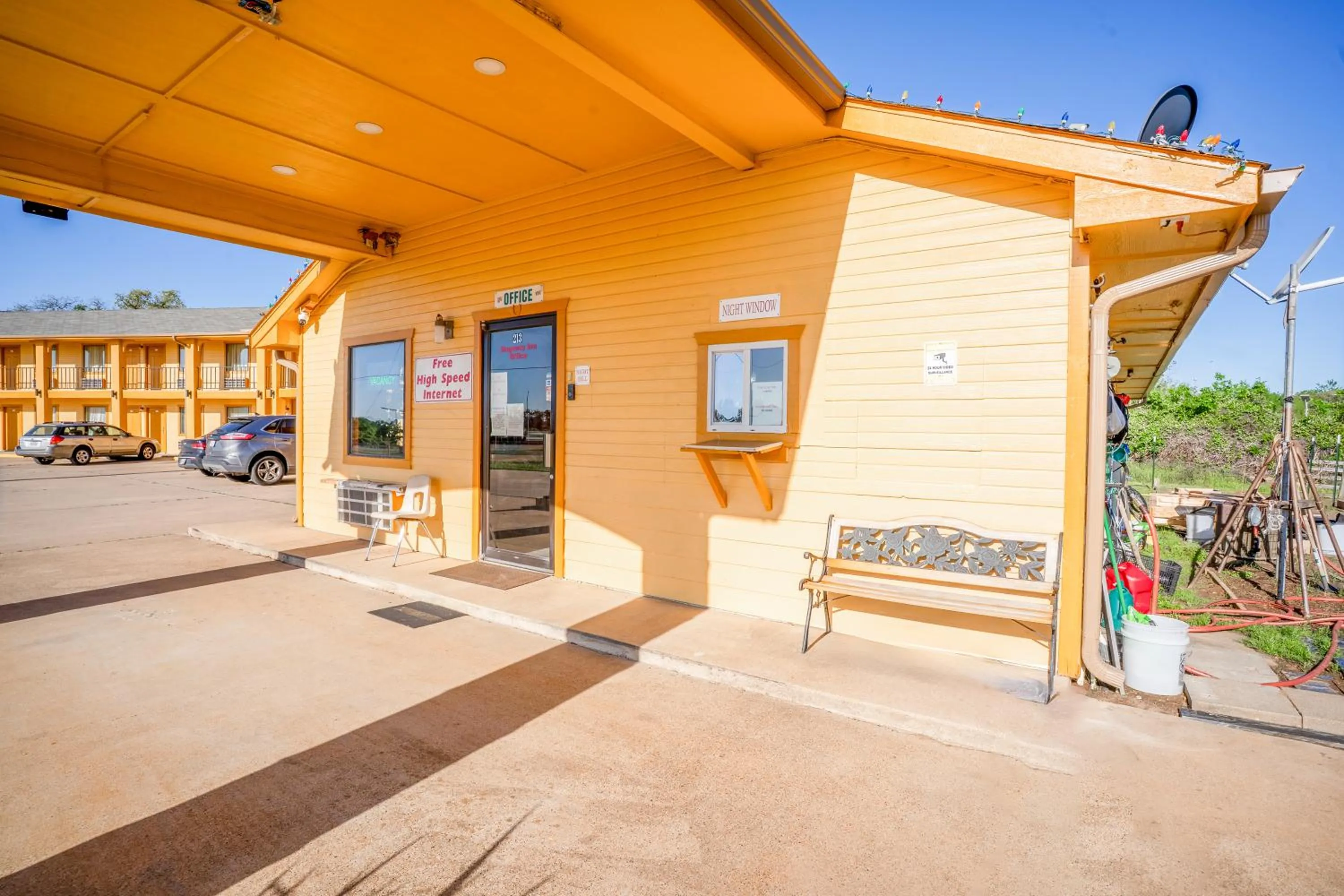 Facade/entrance in Regency Inn By OYO Rockdale TX