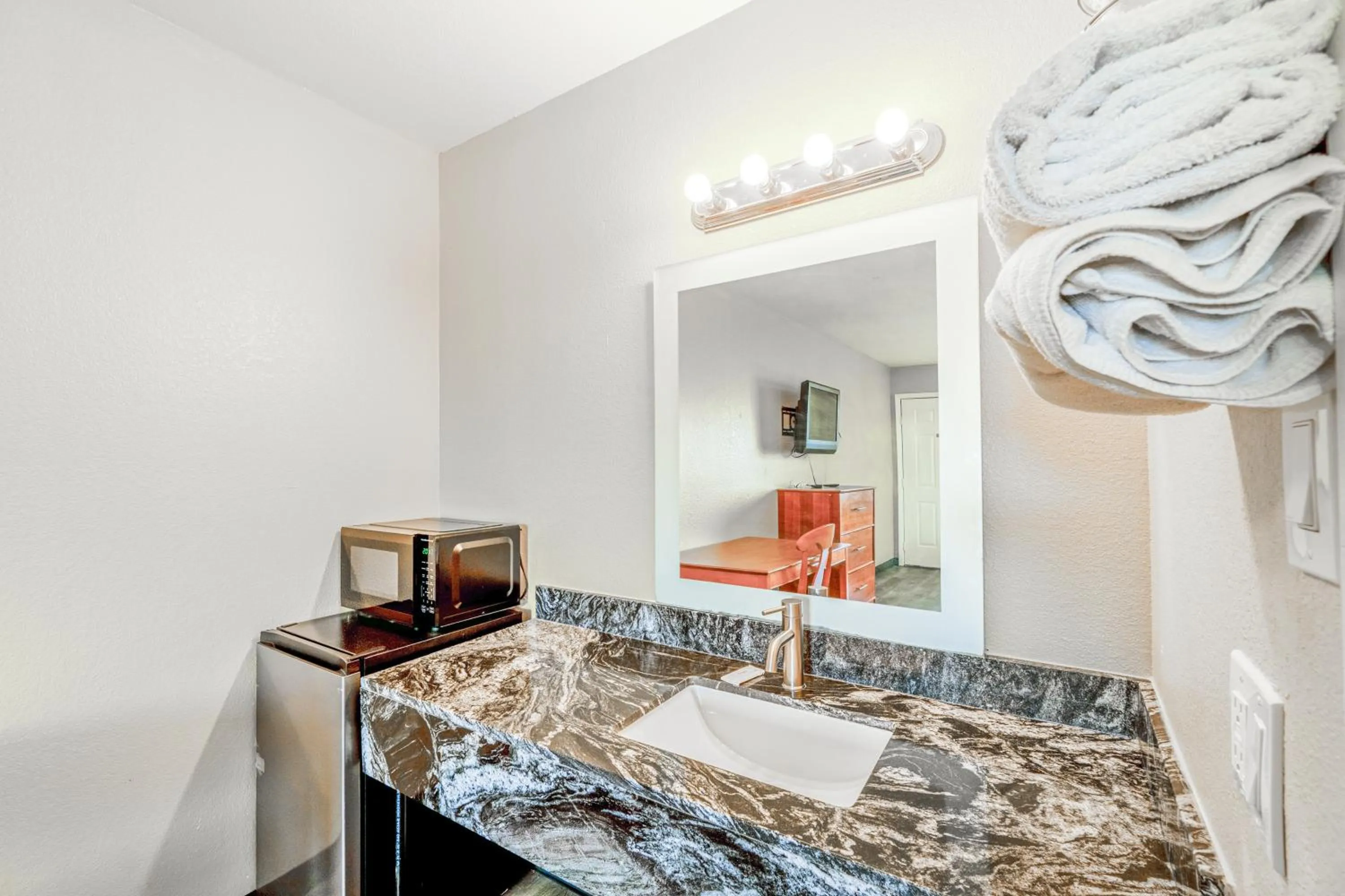 Bathroom in Regency Inn By OYO Rockdale TX