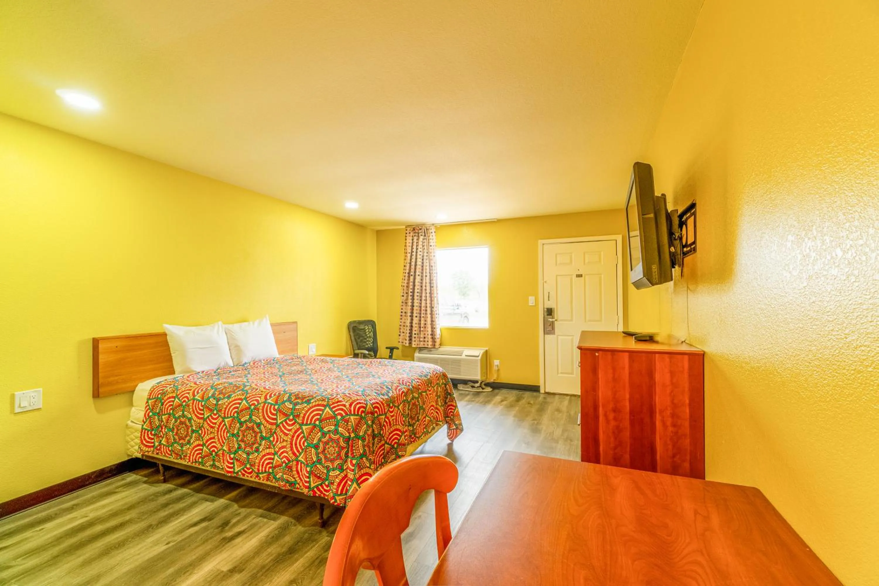 Bedroom, Bed in Regency Inn By OYO Rockdale TX