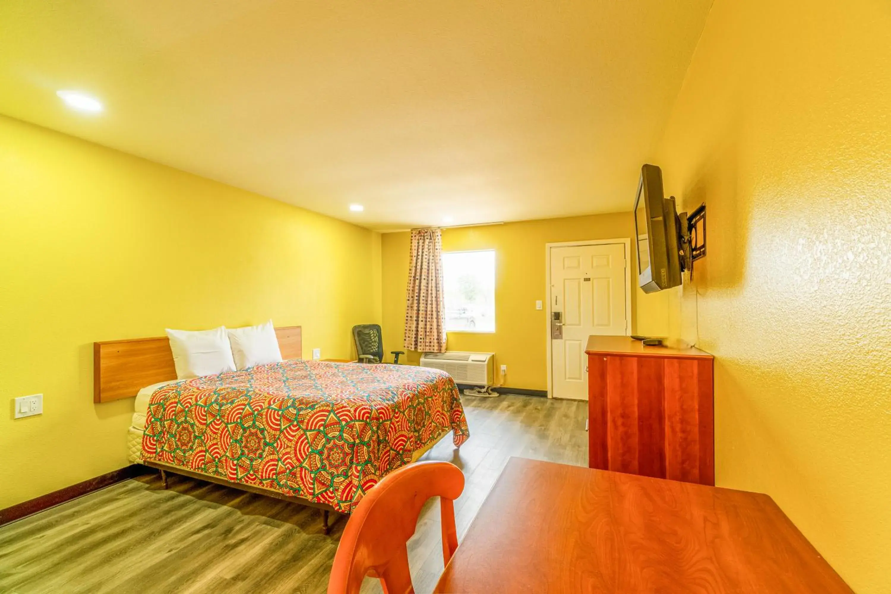 Queen Bed Smoking in Regency Inn By OYO Rockdale TX Queen Bed Smoking in Regency Inn By OYO Rockdale TX