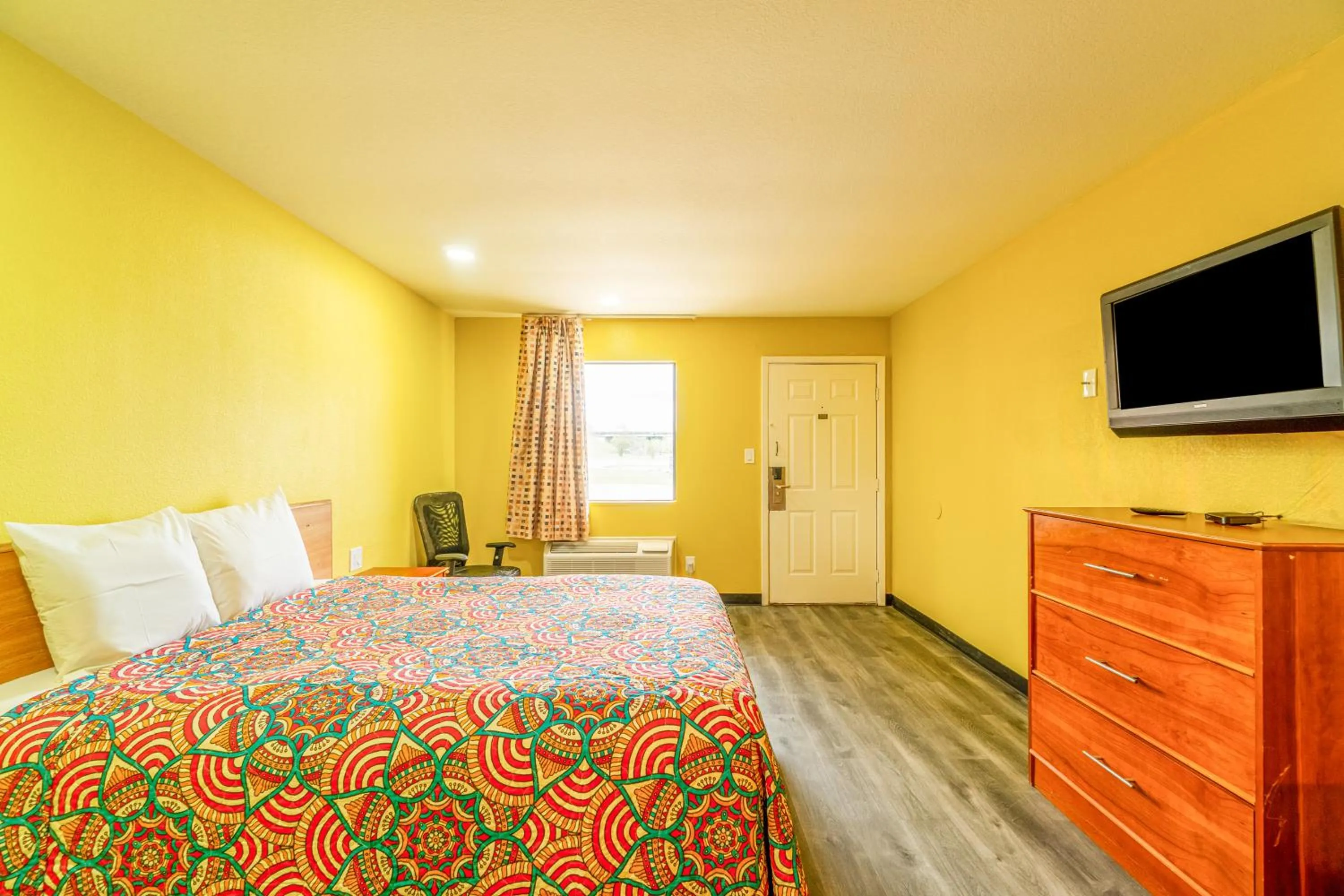 Bedroom, Bed in Regency Inn By OYO Rockdale TX