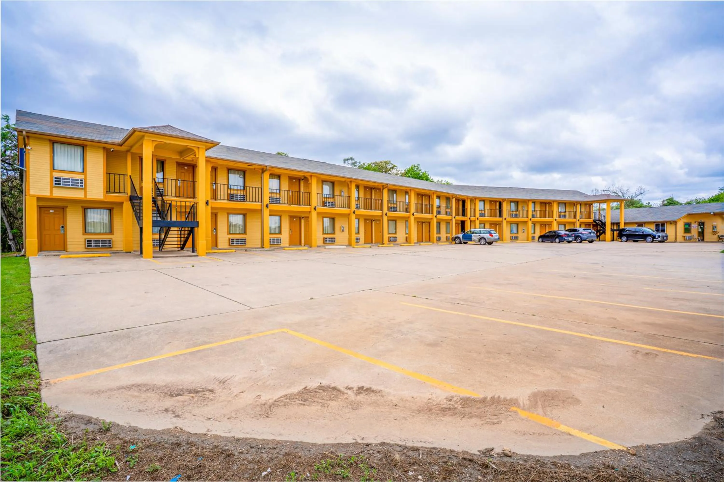 Parking in Regency Inn By OYO Rockdale TX