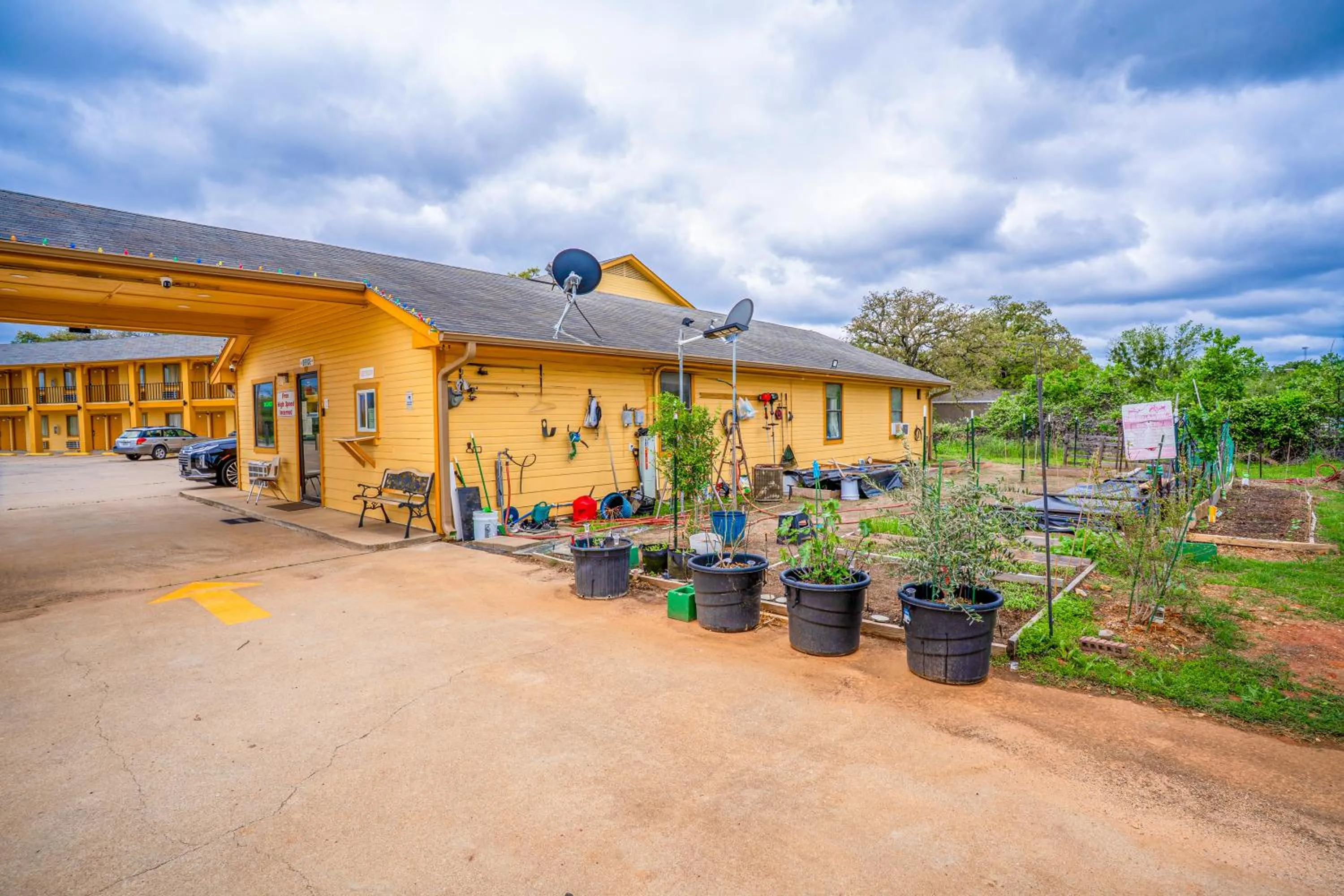 Facade/entrance in Regency Inn By OYO Rockdale TX