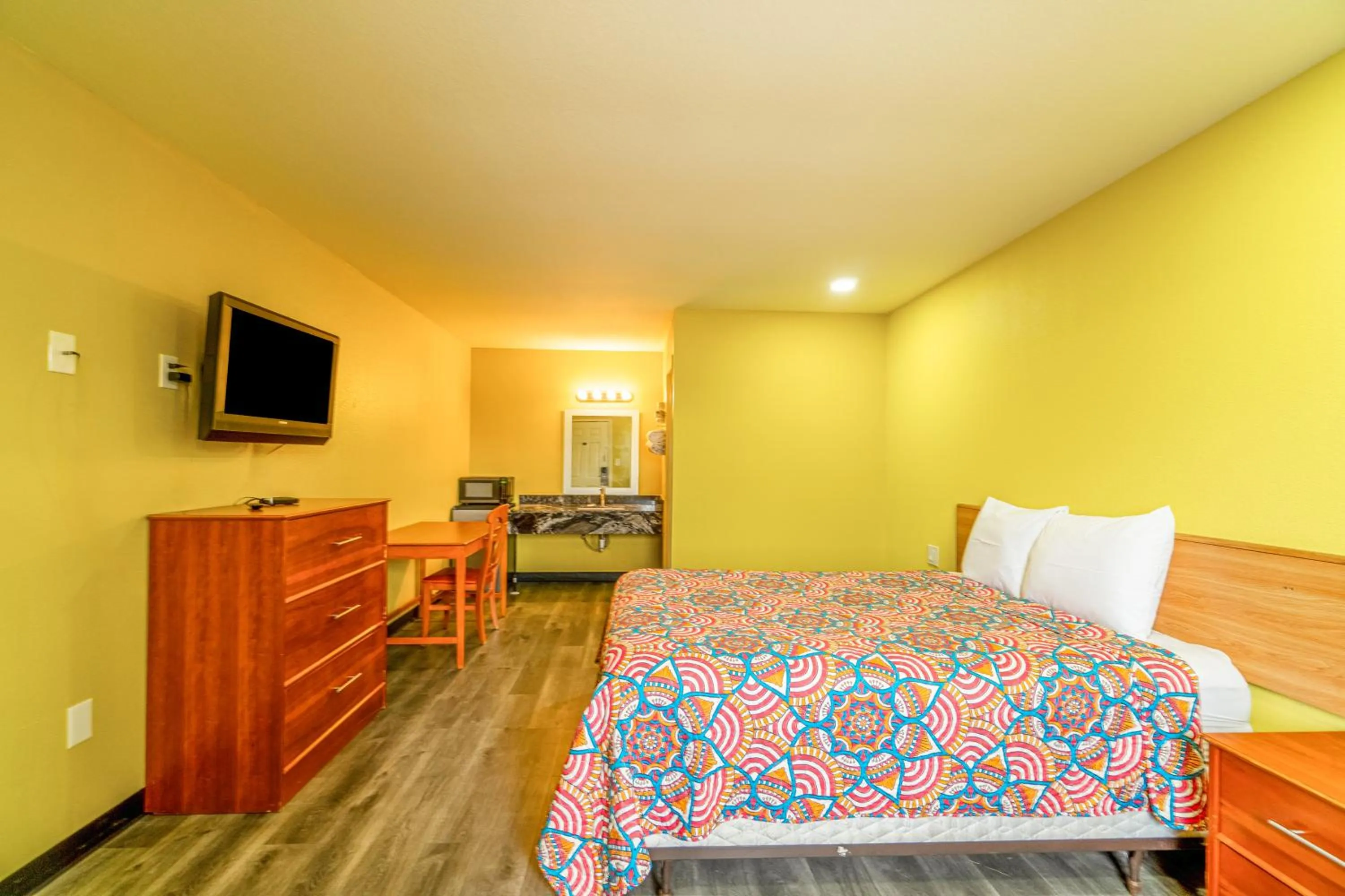 Bedroom, Bed in Regency Inn By OYO Rockdale TX