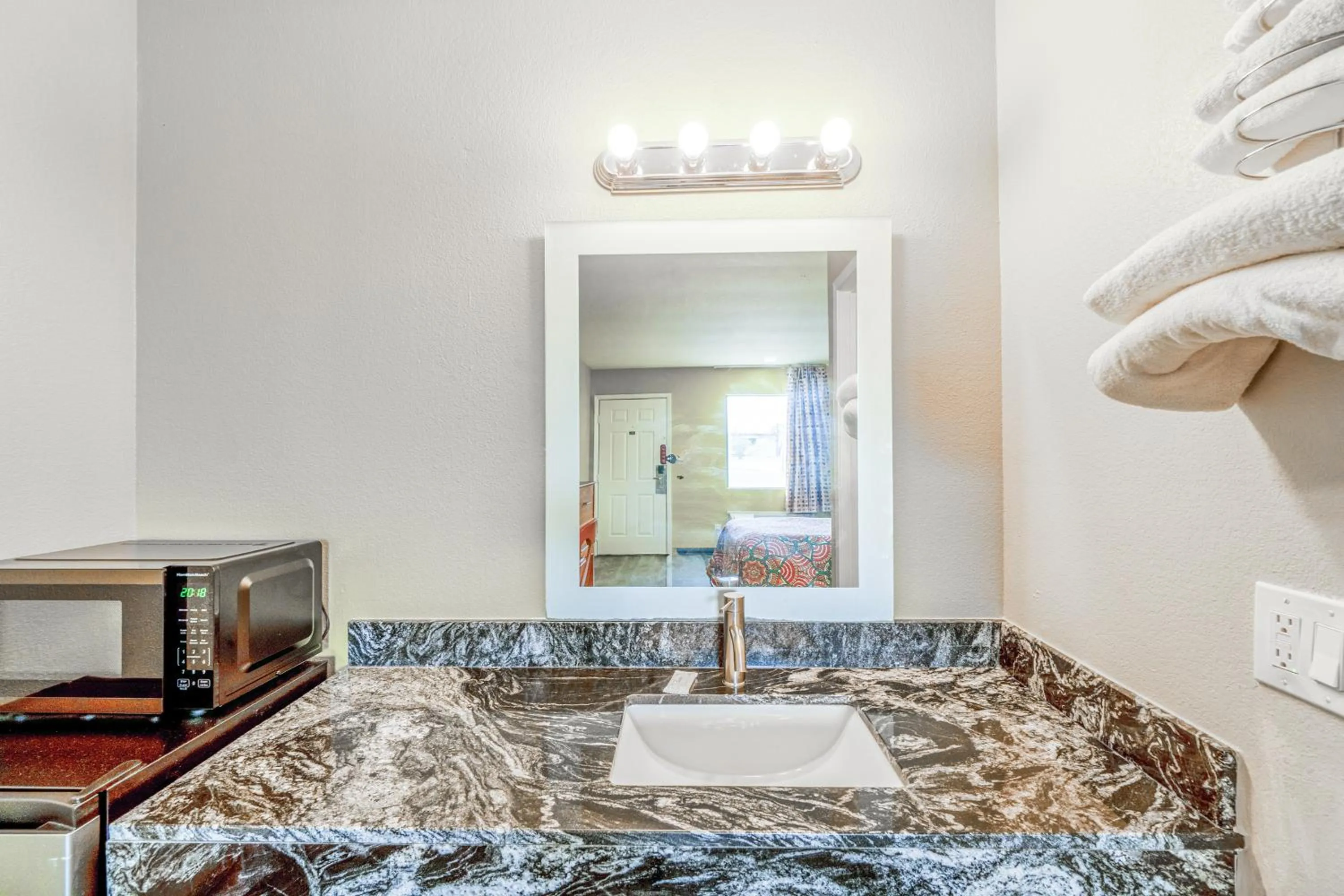 Bathroom in Regency Inn By OYO Rockdale TX