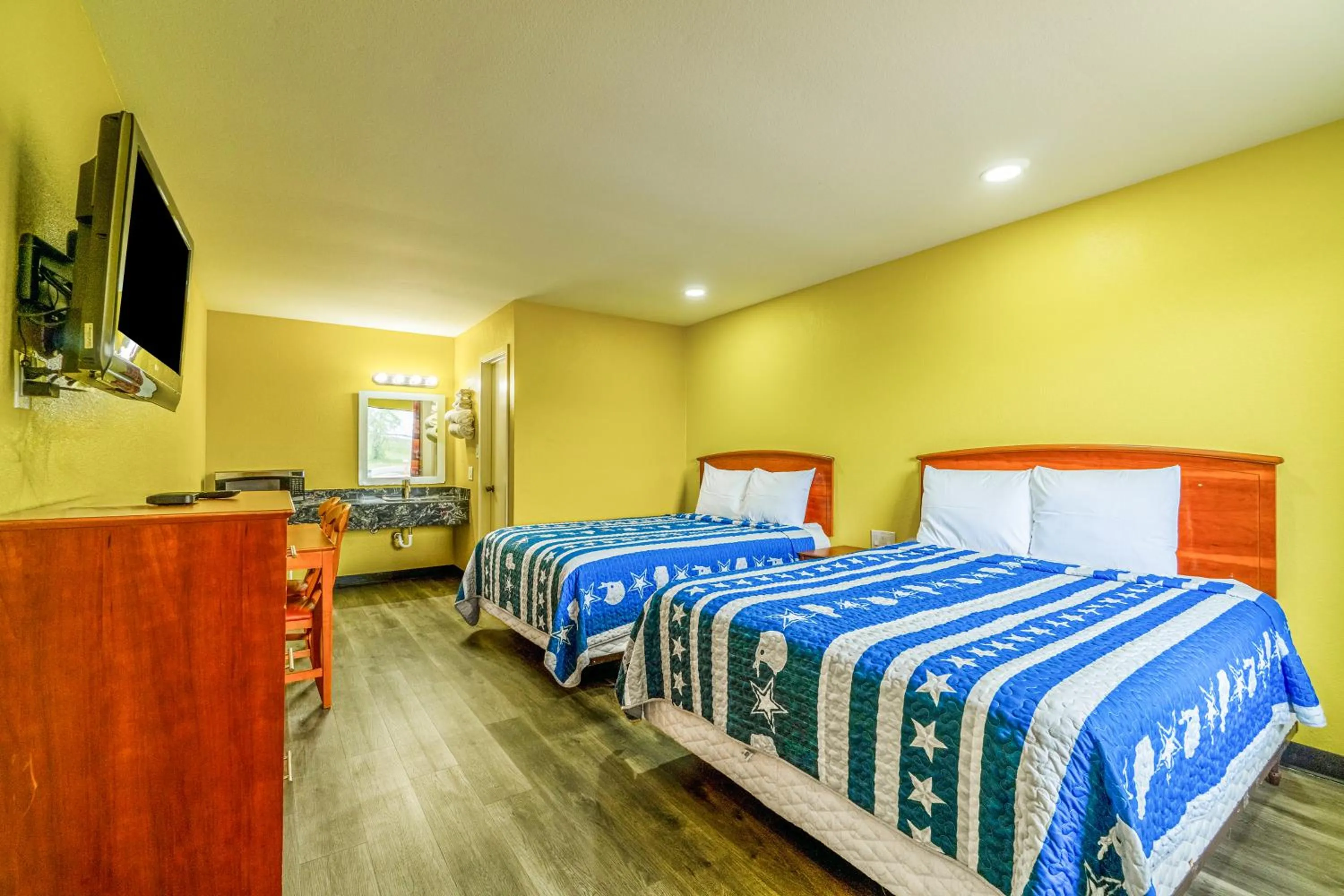 Bedroom, Bed in Regency Inn By OYO Rockdale TX