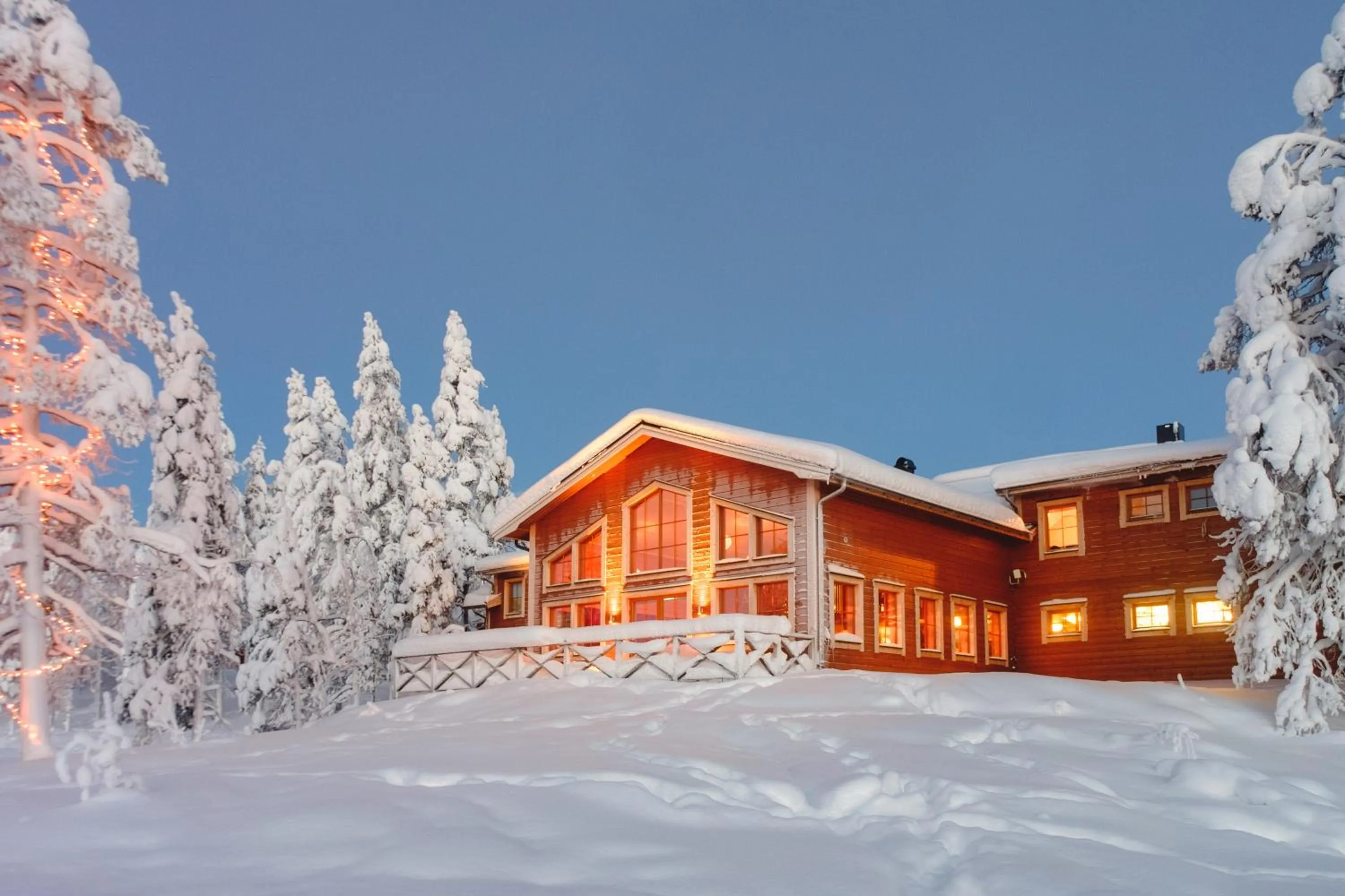 Property building in Pinetree Lodge