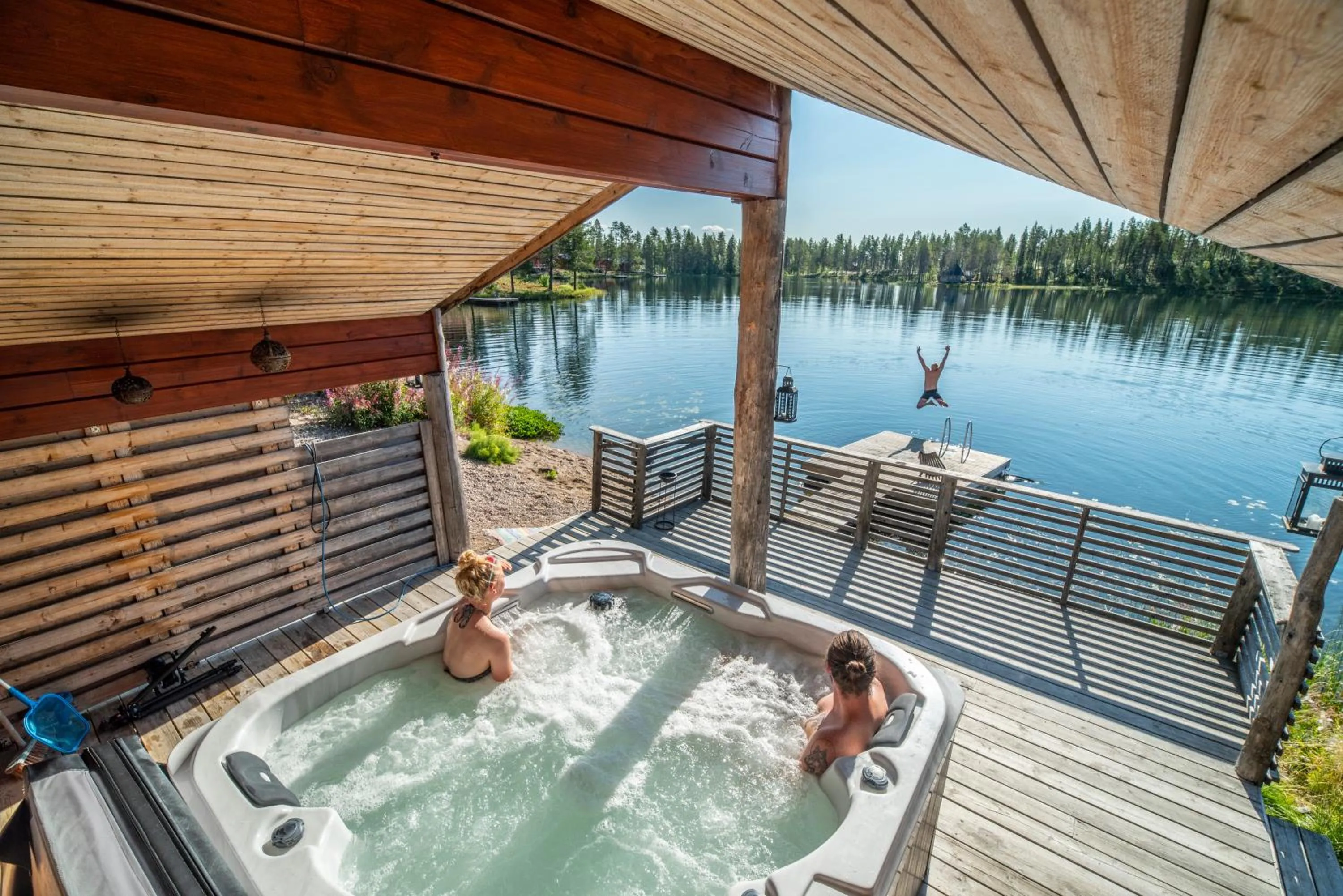 Hot Tub in Pinetree Lodge