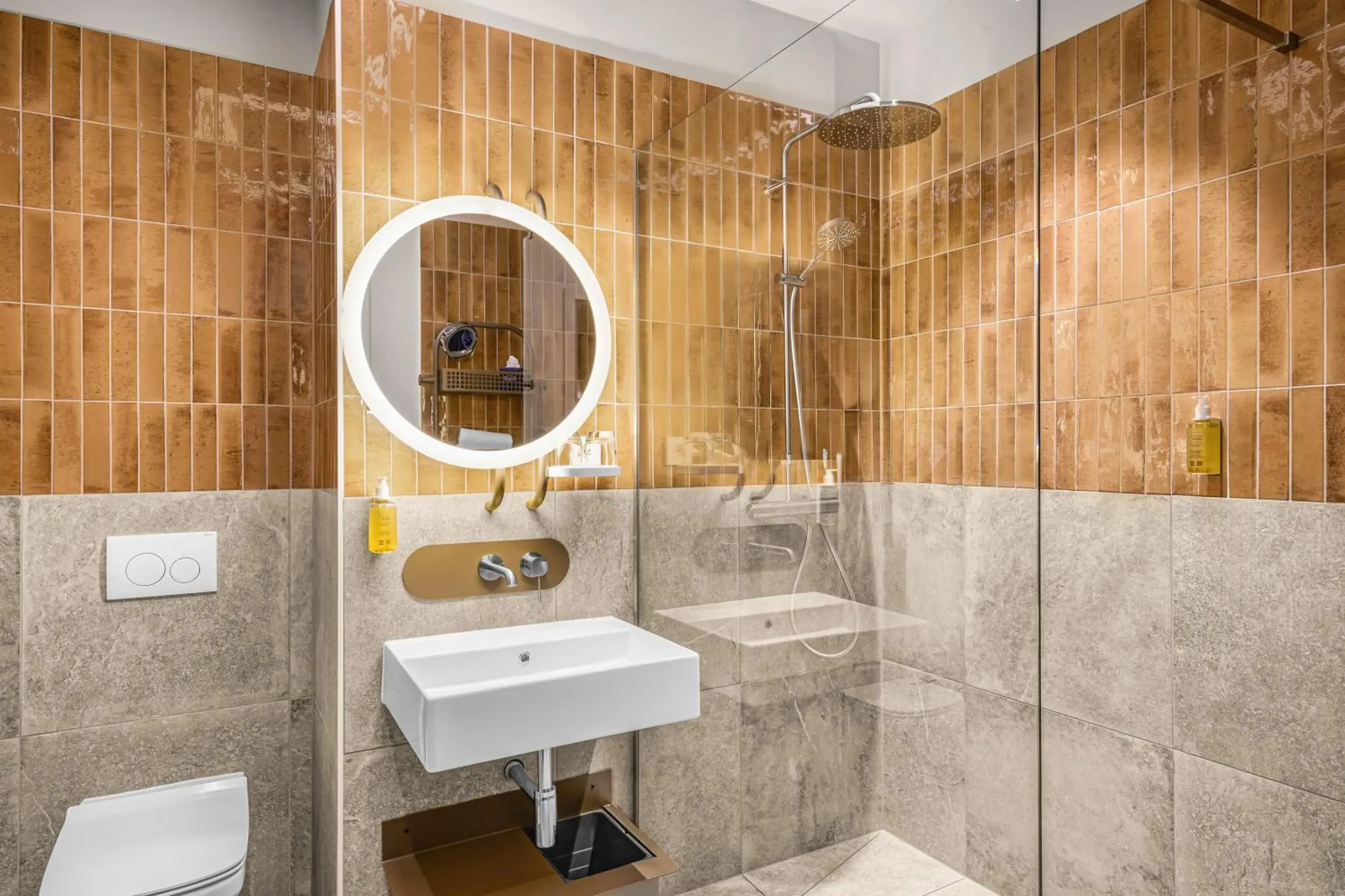 Bathroom in You Hotel Budapest - Handwritten Collection Bathroom in You Hotel Budapest - Handwritten Collection