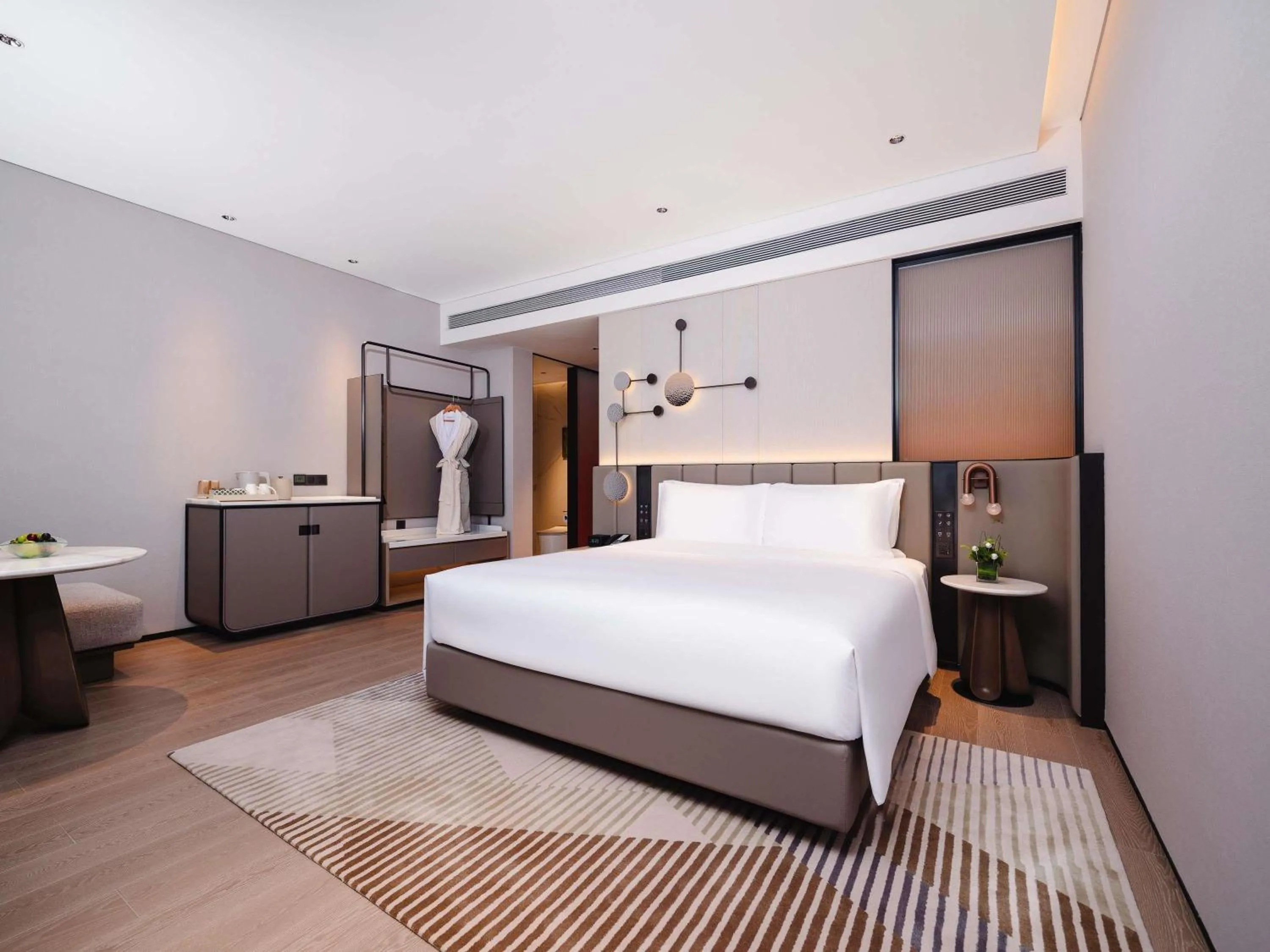 Bedroom, Bed in Novotel Xiamen Downtown