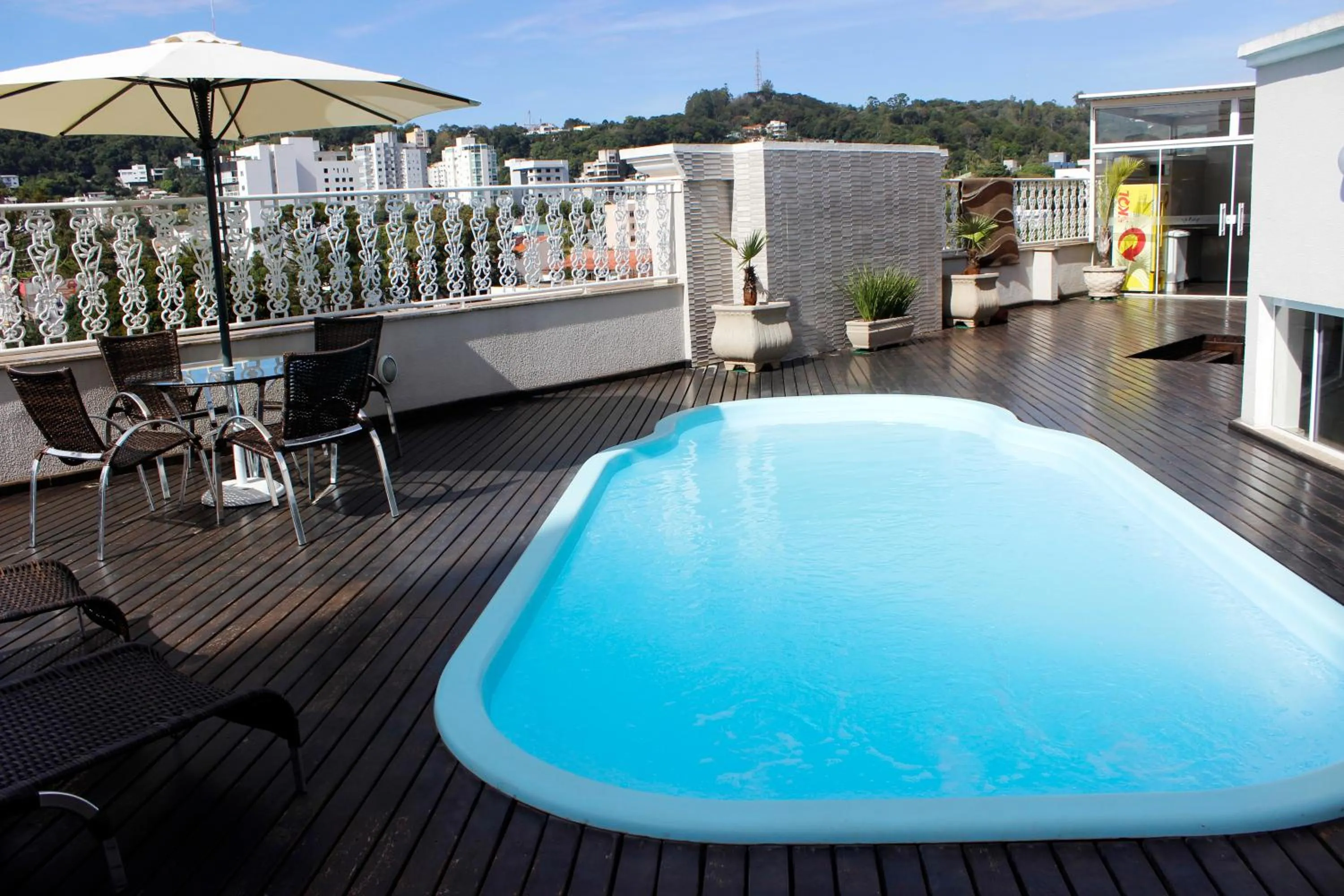 Swimming pool in Francisco Beltrão Palace Hotel