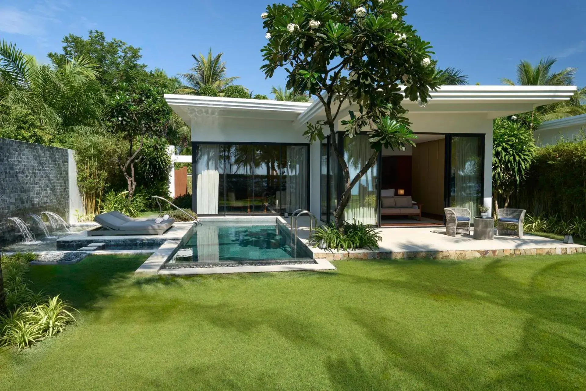 One-Bedroom Oceanfront Villa with King Bed and Private Pool in JW Marriott Cam Ranh Bay Resort & Spa One-Bedroom Oceanfront Villa with King Bed and Private Pool in JW Marriott Cam Ranh Bay Resort & Spa