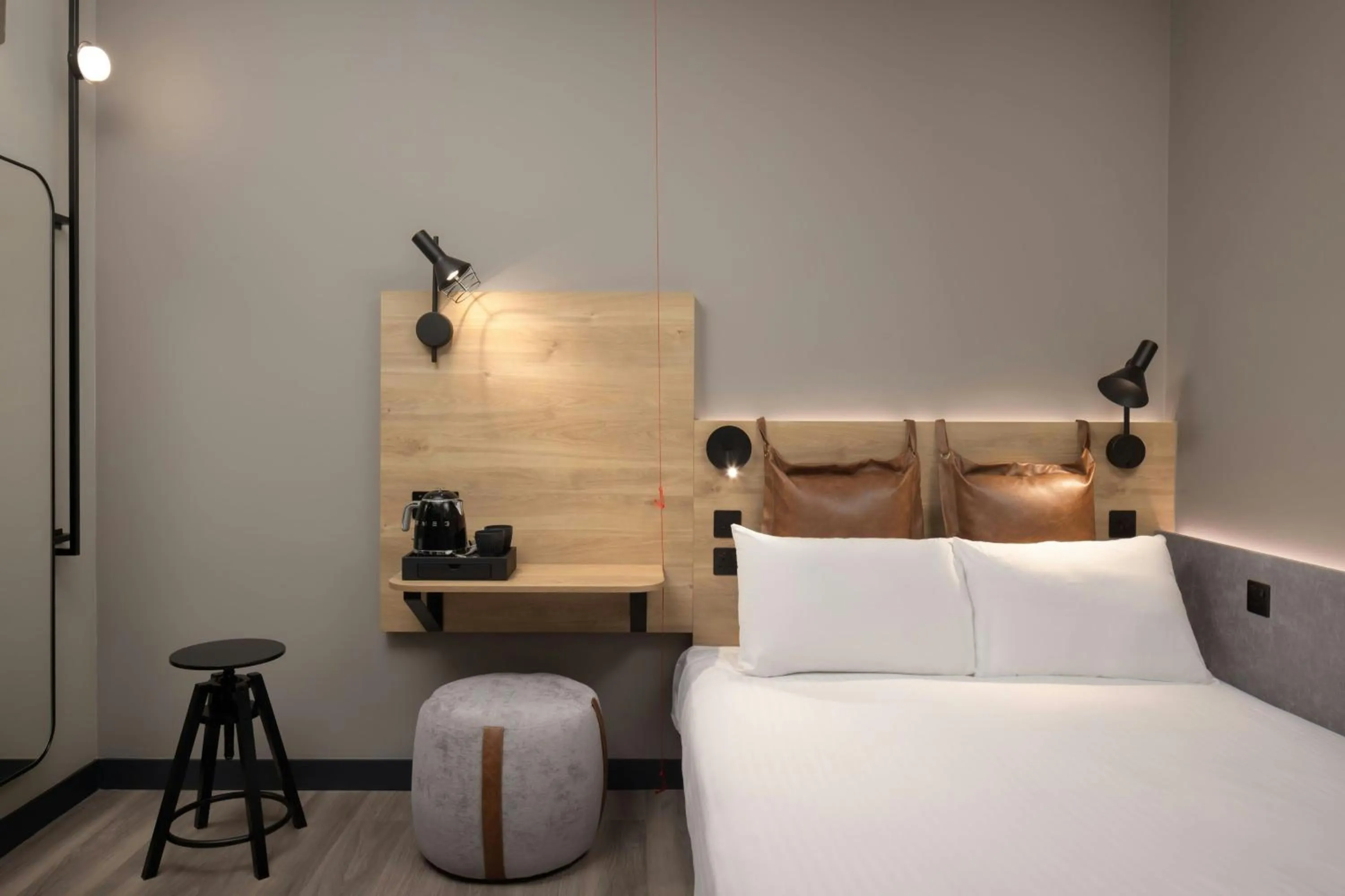 Photo of the whole room, Bed in Moxy London Piccadilly Circus