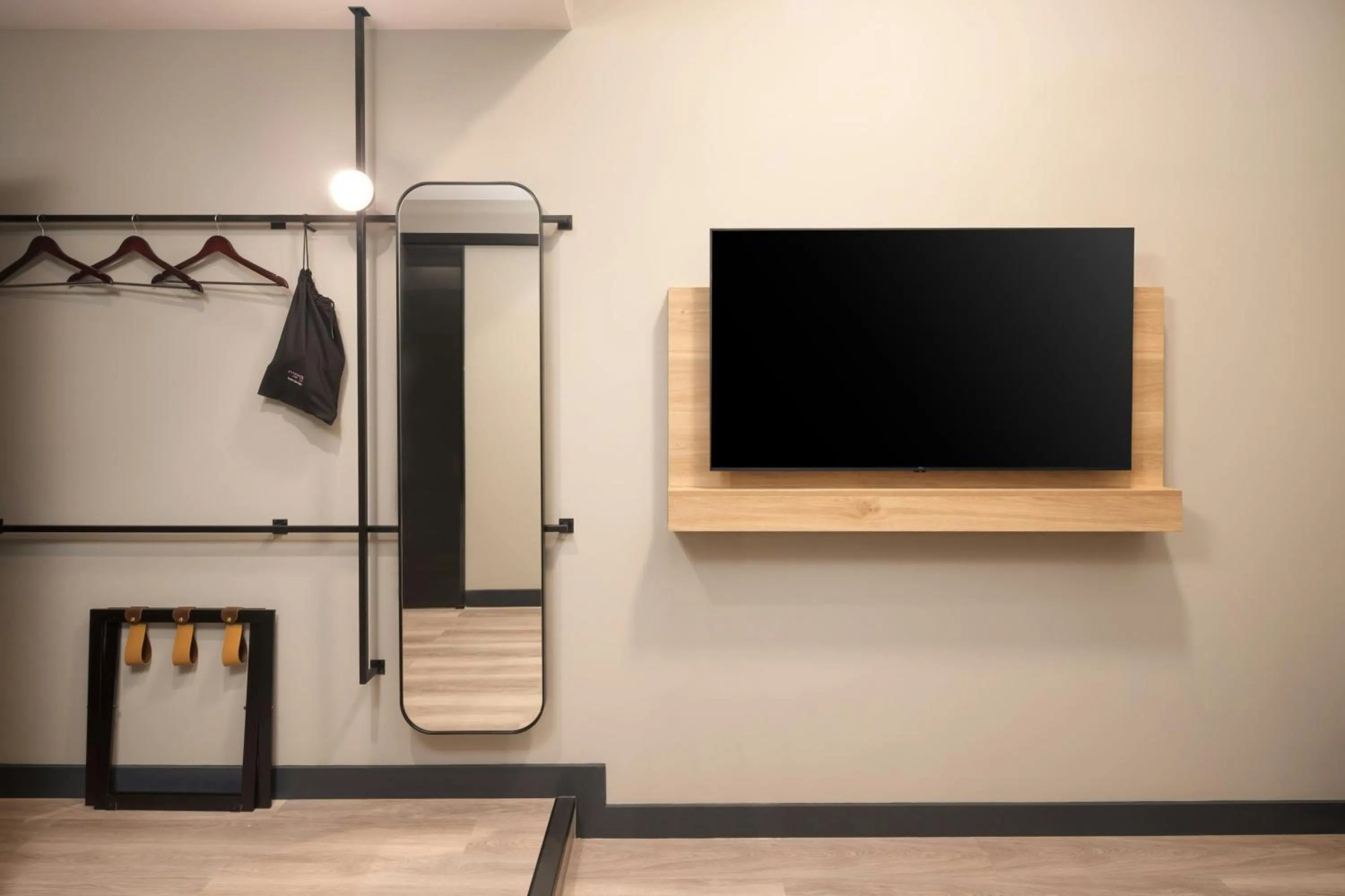 Photo of the whole room in Moxy London Piccadilly Circus