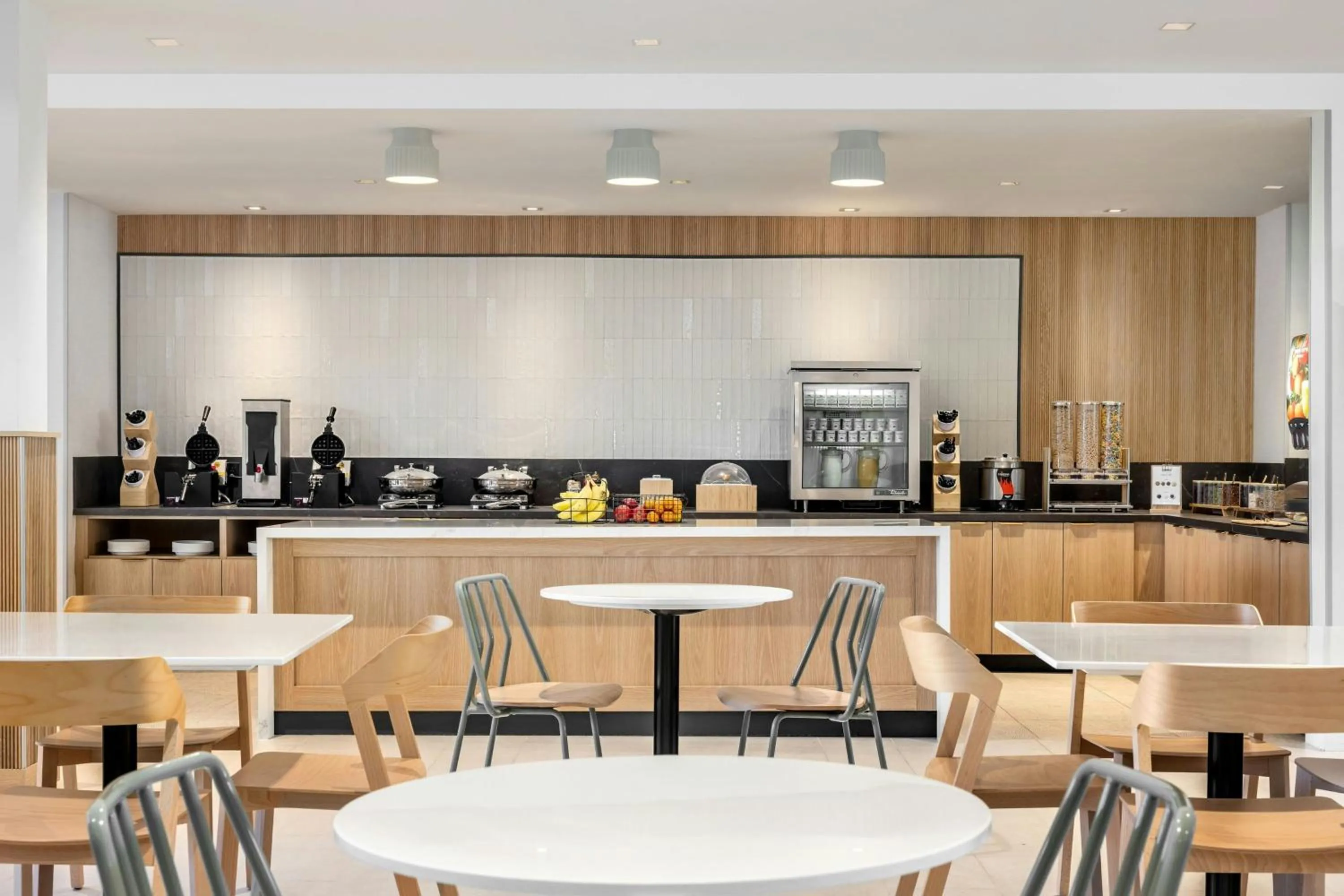 Breakfast in TownePlace Suites by Marriott Forrest City