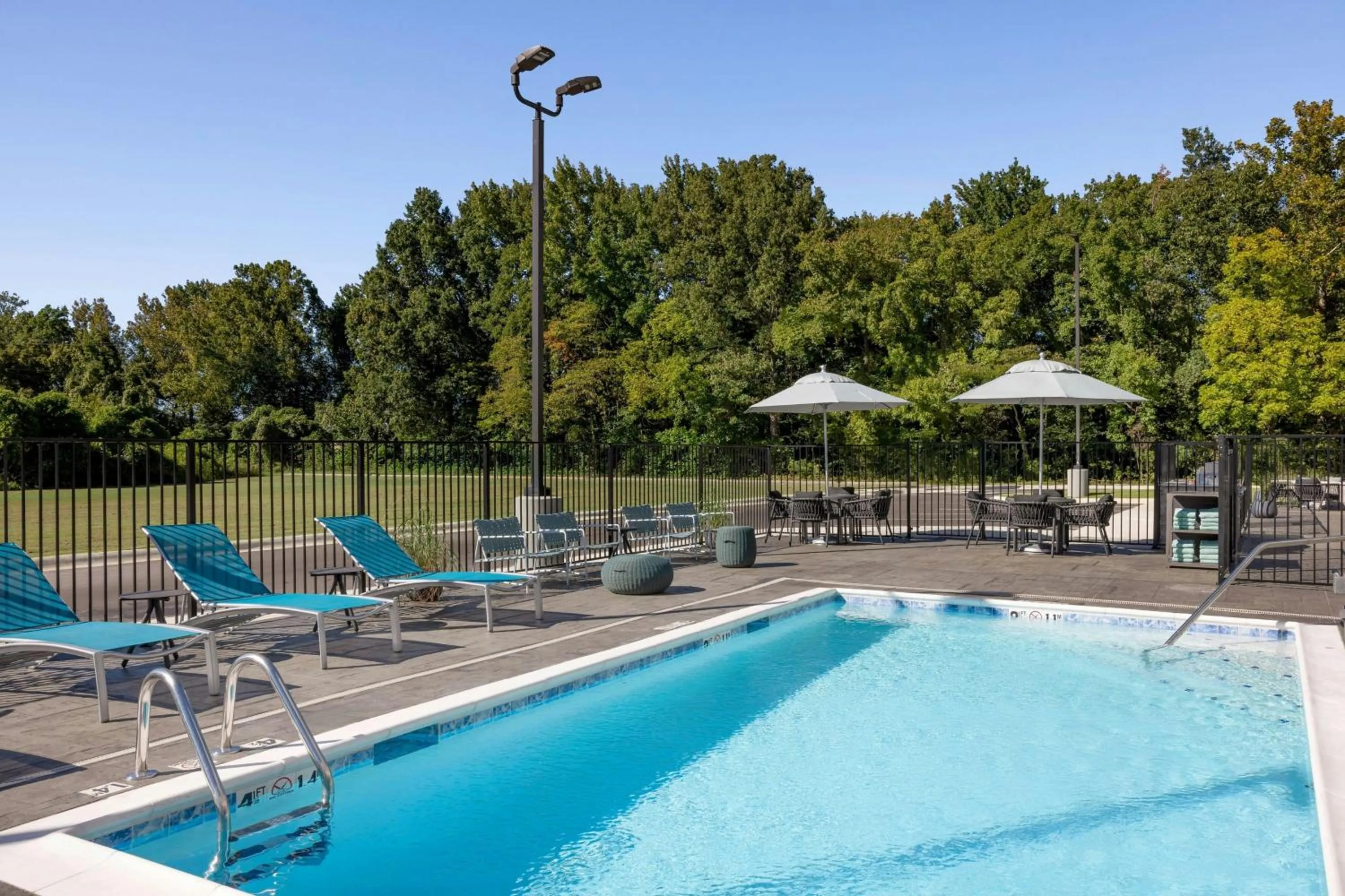 Swimming pool in TownePlace Suites by Marriott Forrest City