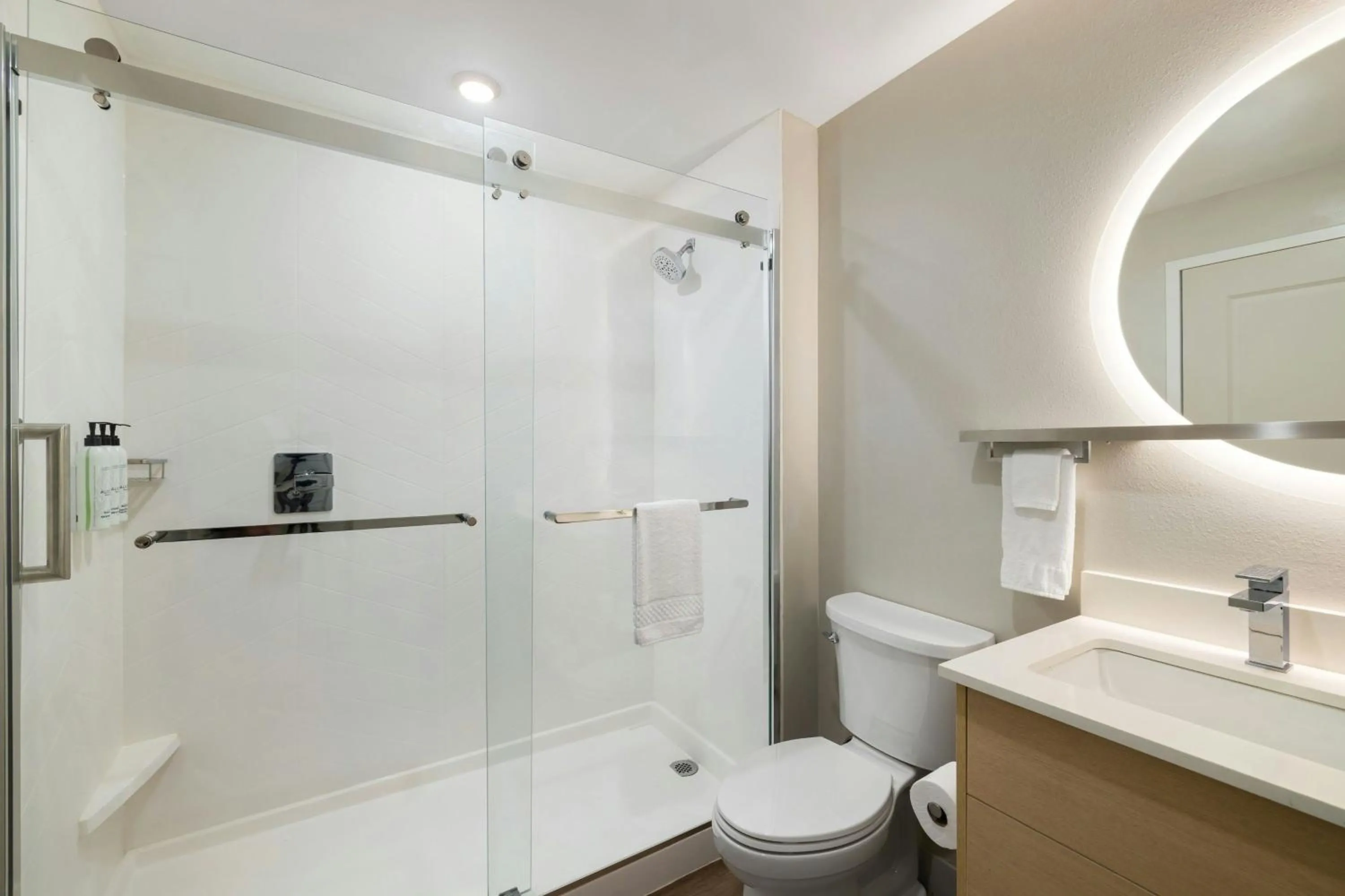 Bathroom in TownePlace Suites by Marriott Forrest City