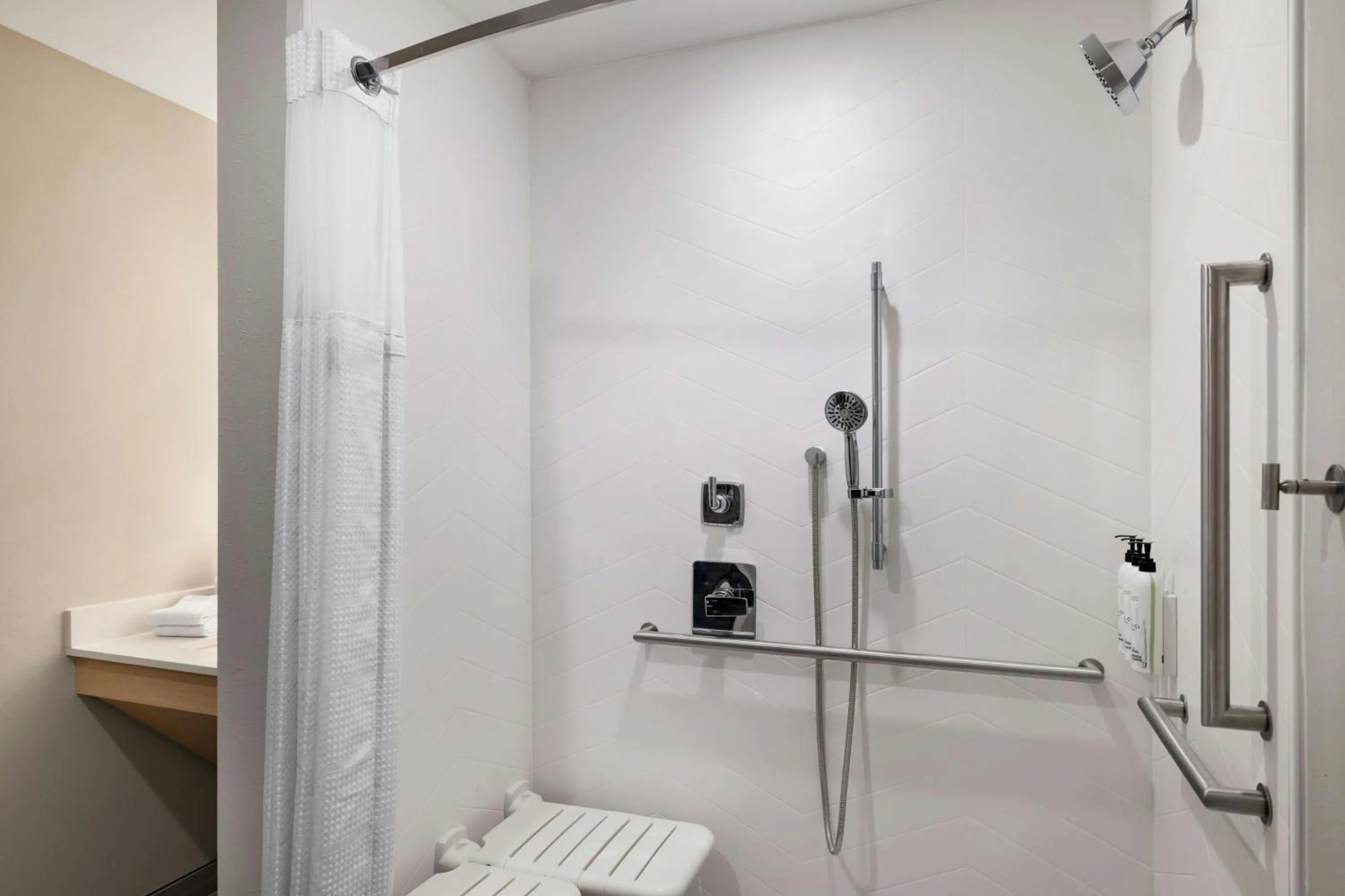 Bathroom in TownePlace Suites by Marriott Forrest City