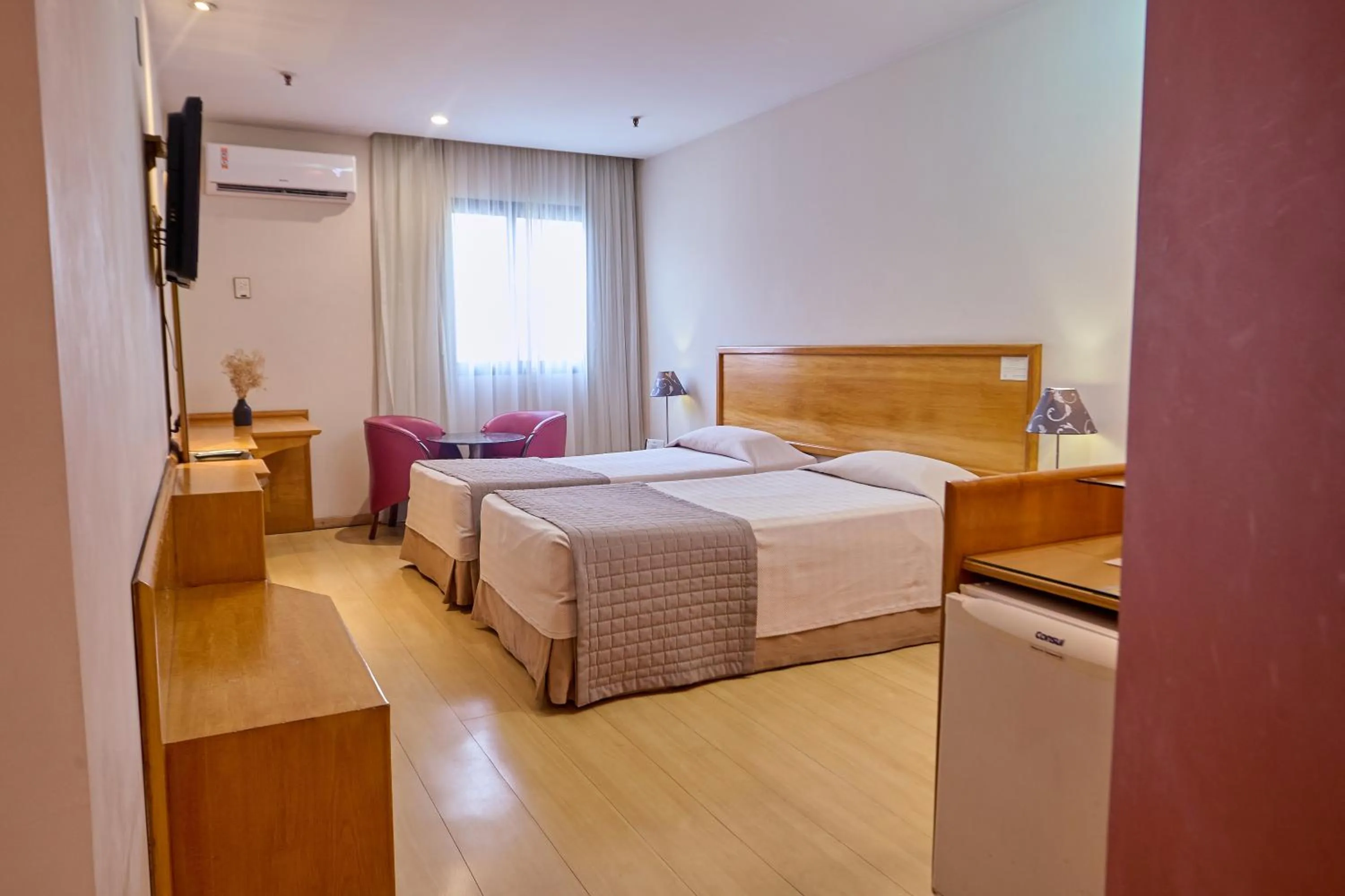 Bedroom, Bed in South American Copacabana Hotel