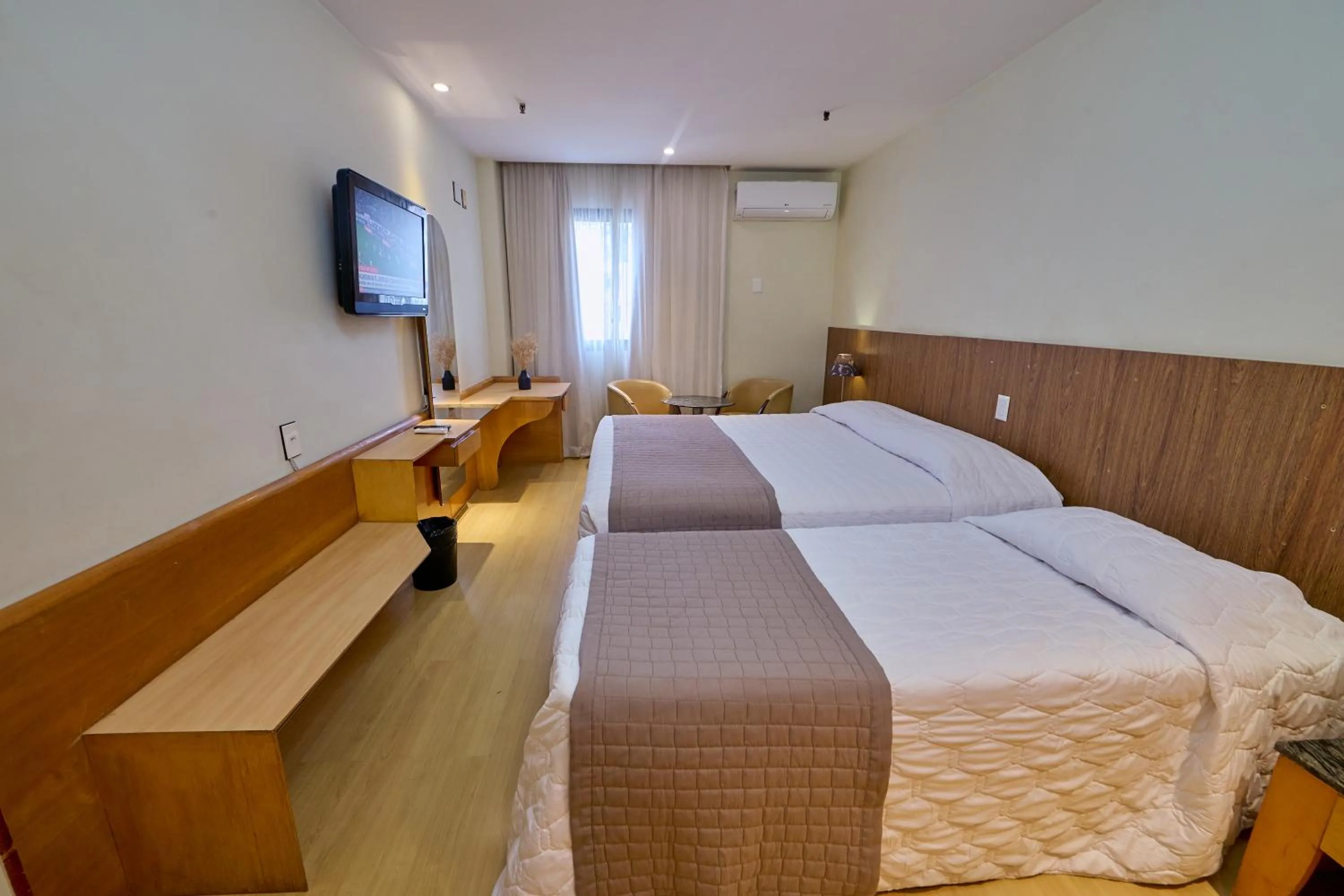 Bedroom, Bed in South American Copacabana Hotel