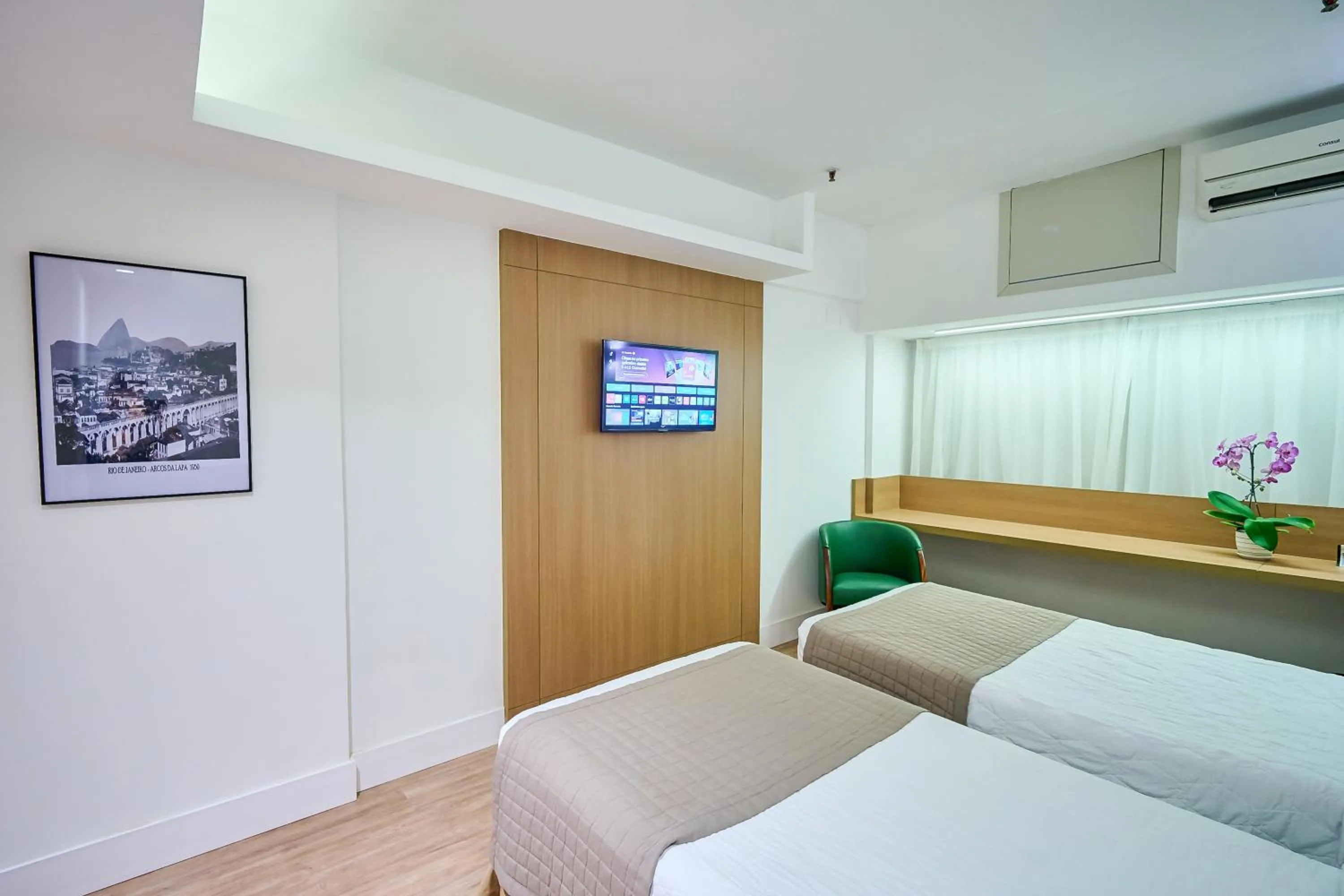 Bedroom, Bed in South American Copacabana Hotel