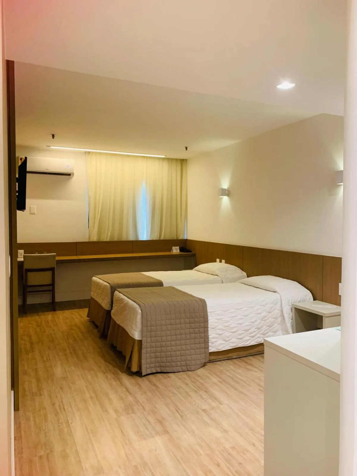 Bedroom, Bed in South American Copacabana Hotel