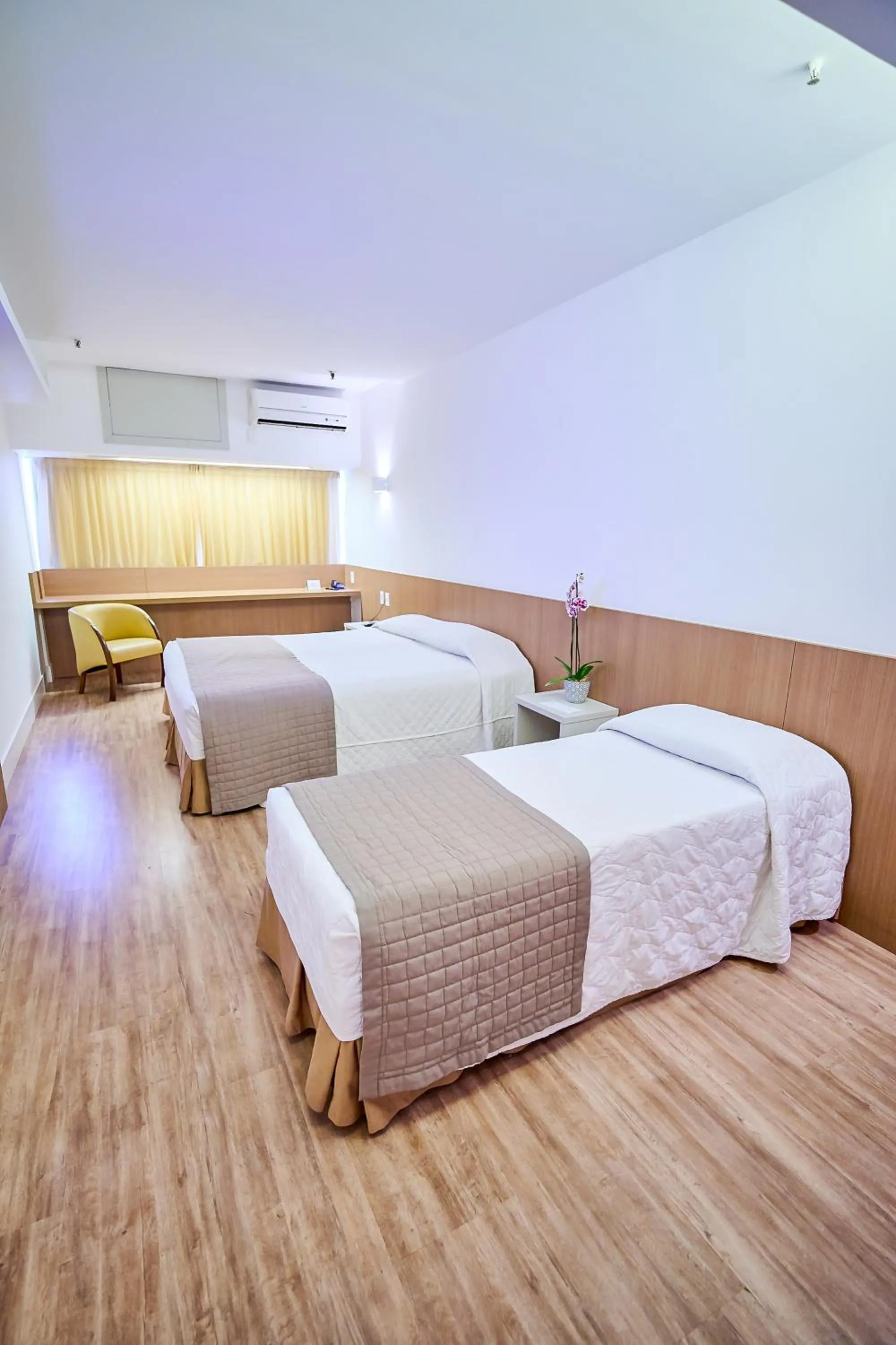 Bedroom, Bed in South American Copacabana Hotel