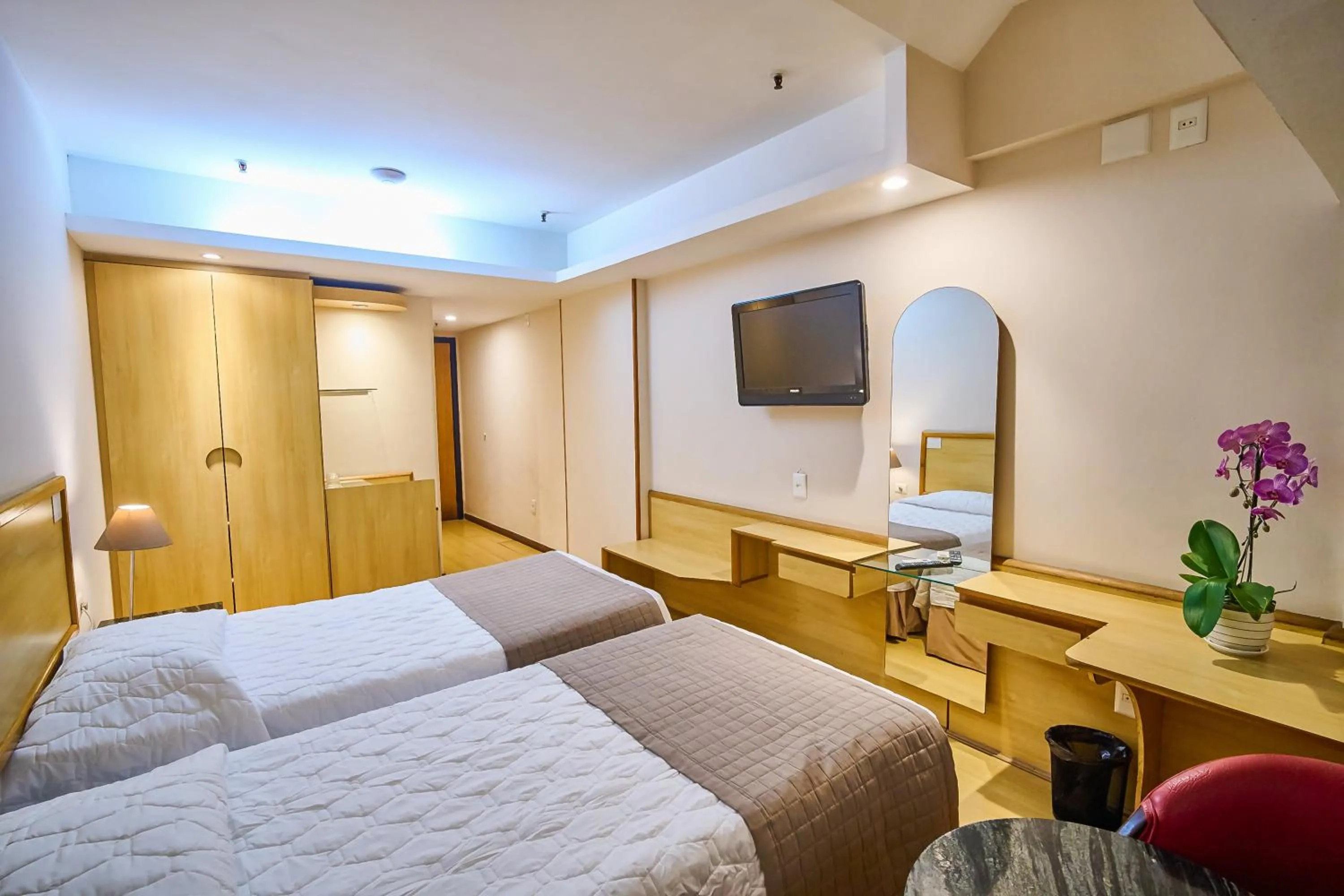 Bedroom, Bed in South American Copacabana Hotel