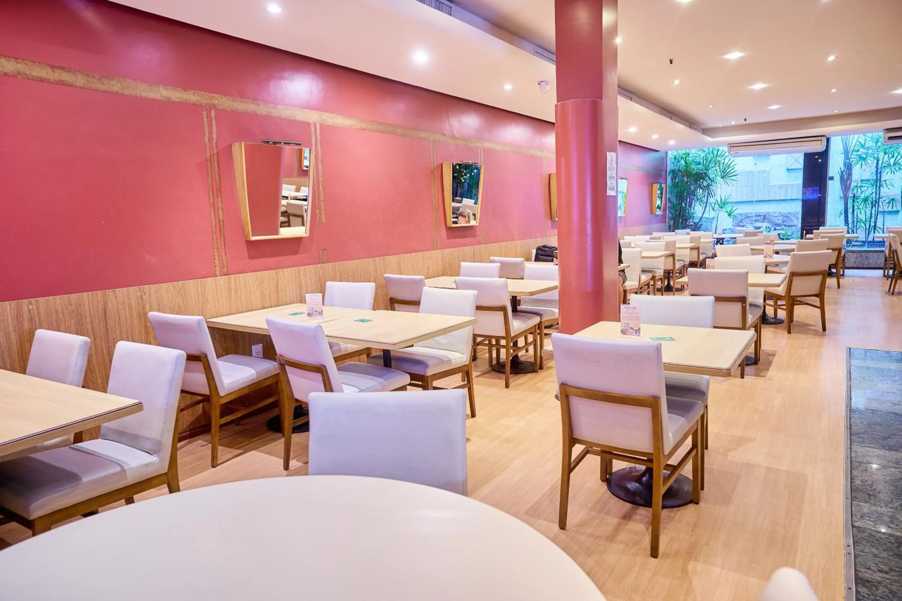 Restaurant/places to eat in South American Copacabana Hotel