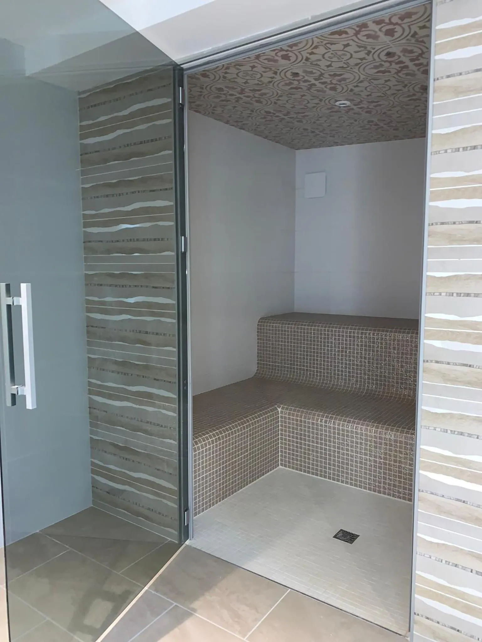 Steam room in Hôtel Le Rivage vue sur mer - Châtelaillon-plage