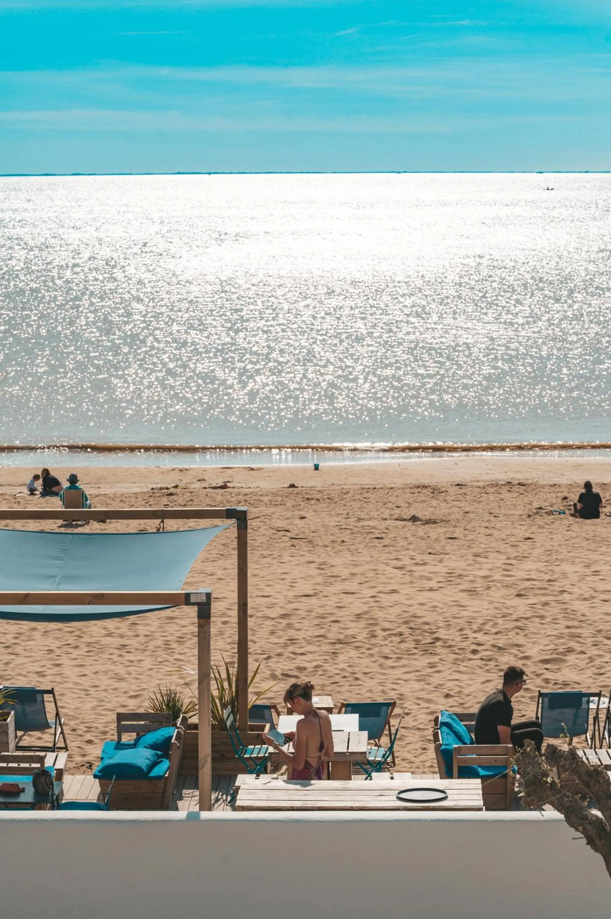 Lounge or bar in Hôtel Le Rivage vue sur mer - Châtelaillon-plage