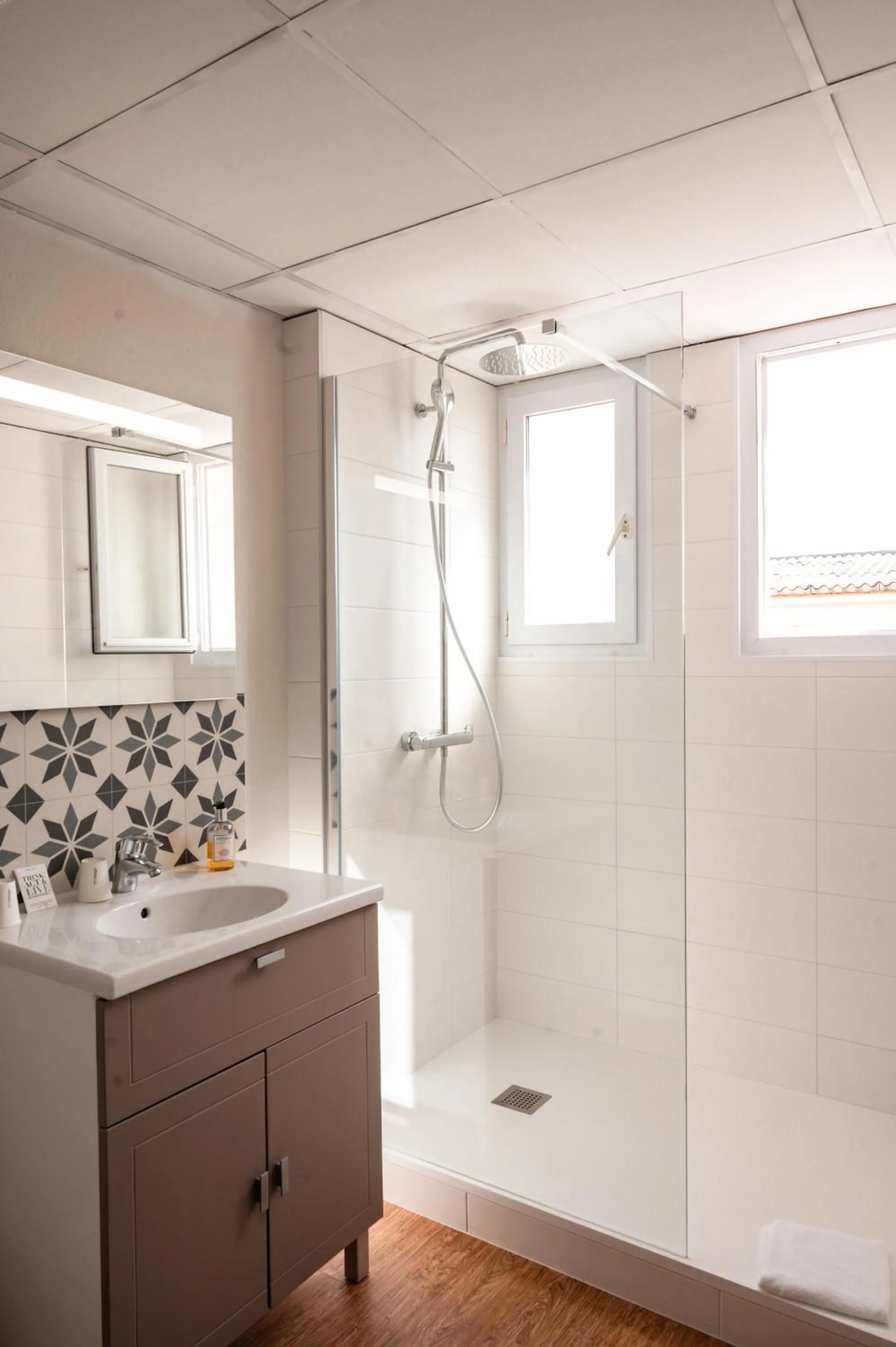 Bathroom in Hôtel Le Rivage vue sur mer - Châtelaillon-plage