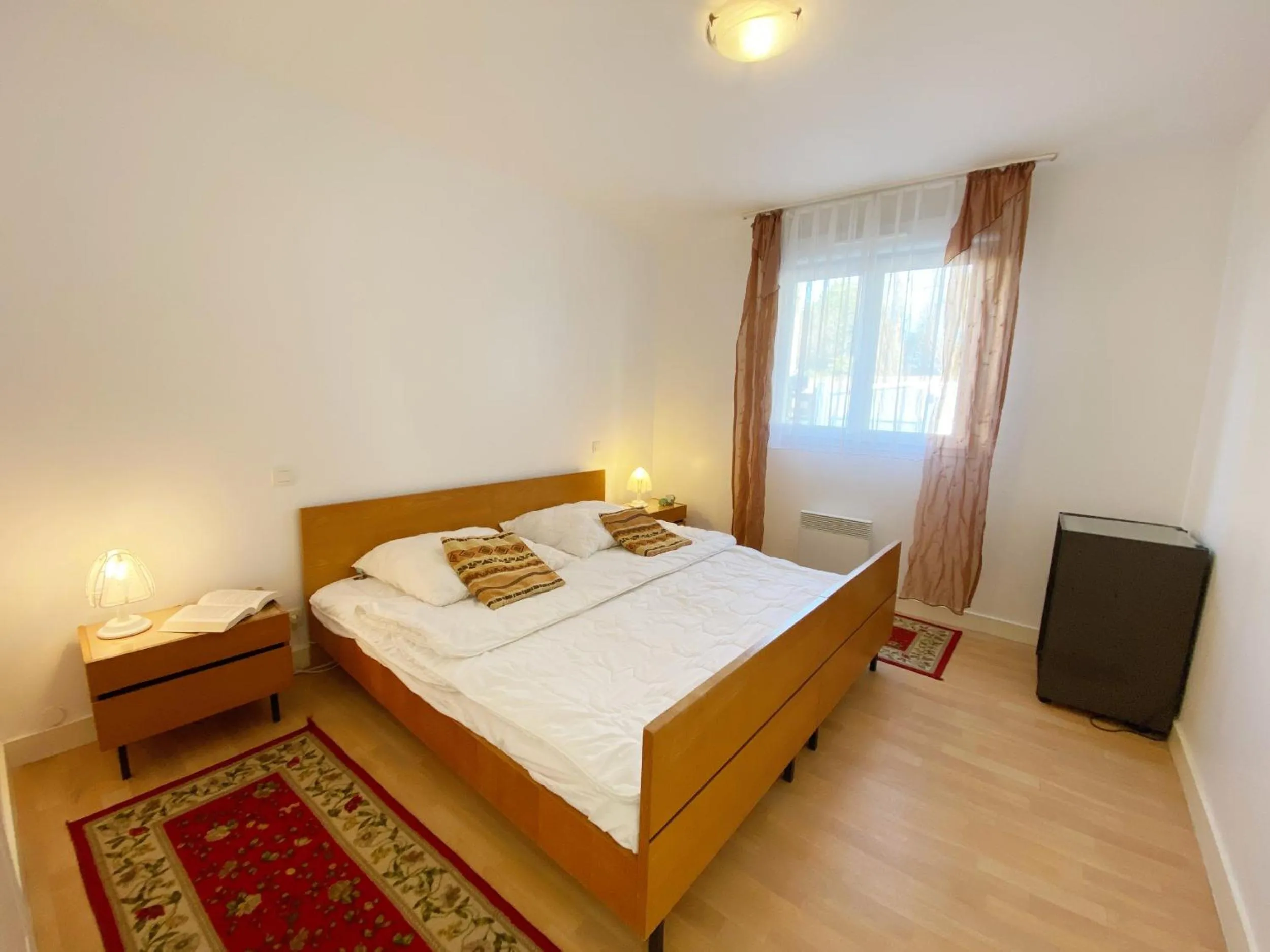 Bed in KERBACHIQUE - Maison, Confort, Jardin - C89