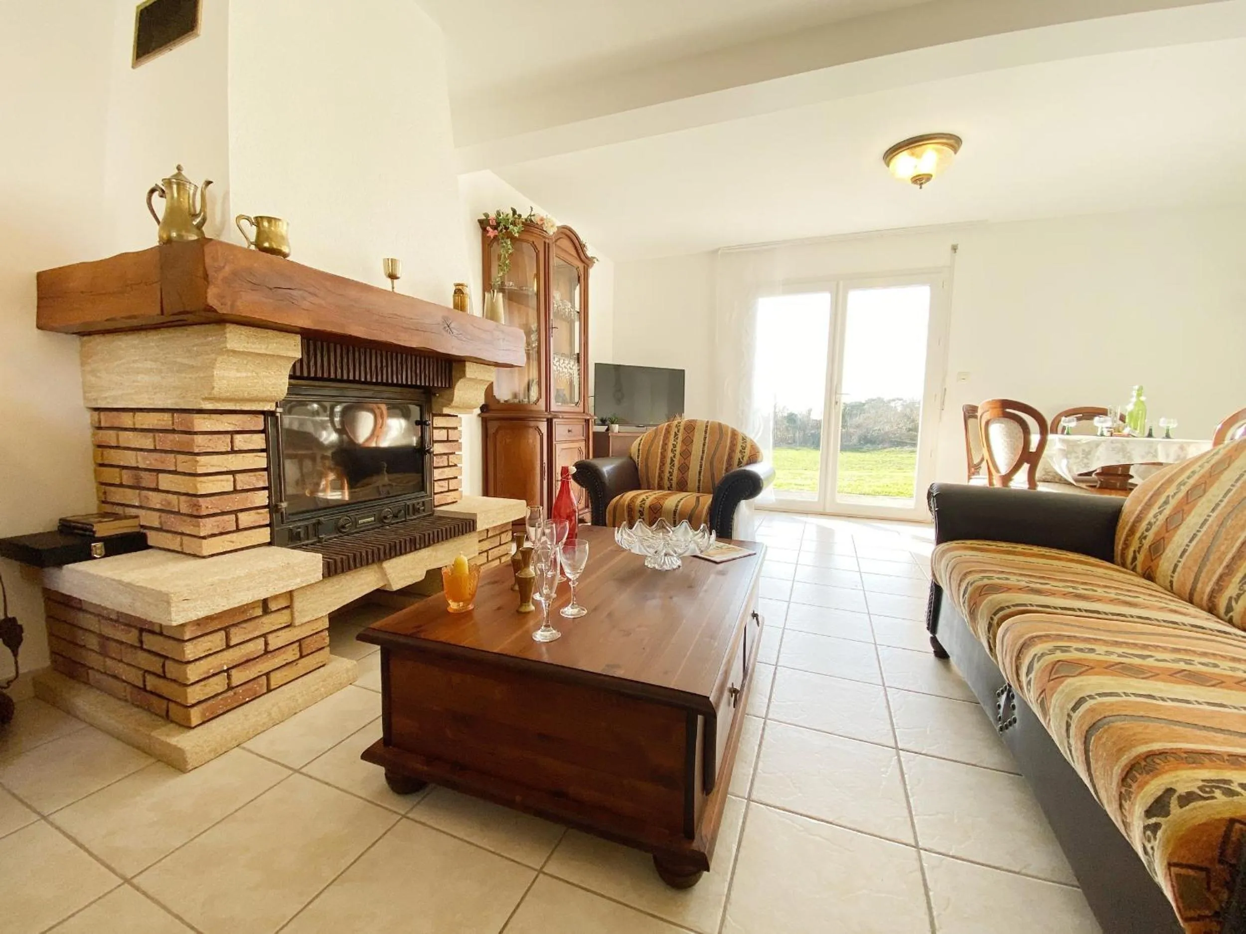 Communal lounge/ TV room in KERBACHIQUE - Maison, Confort, Jardin - C89