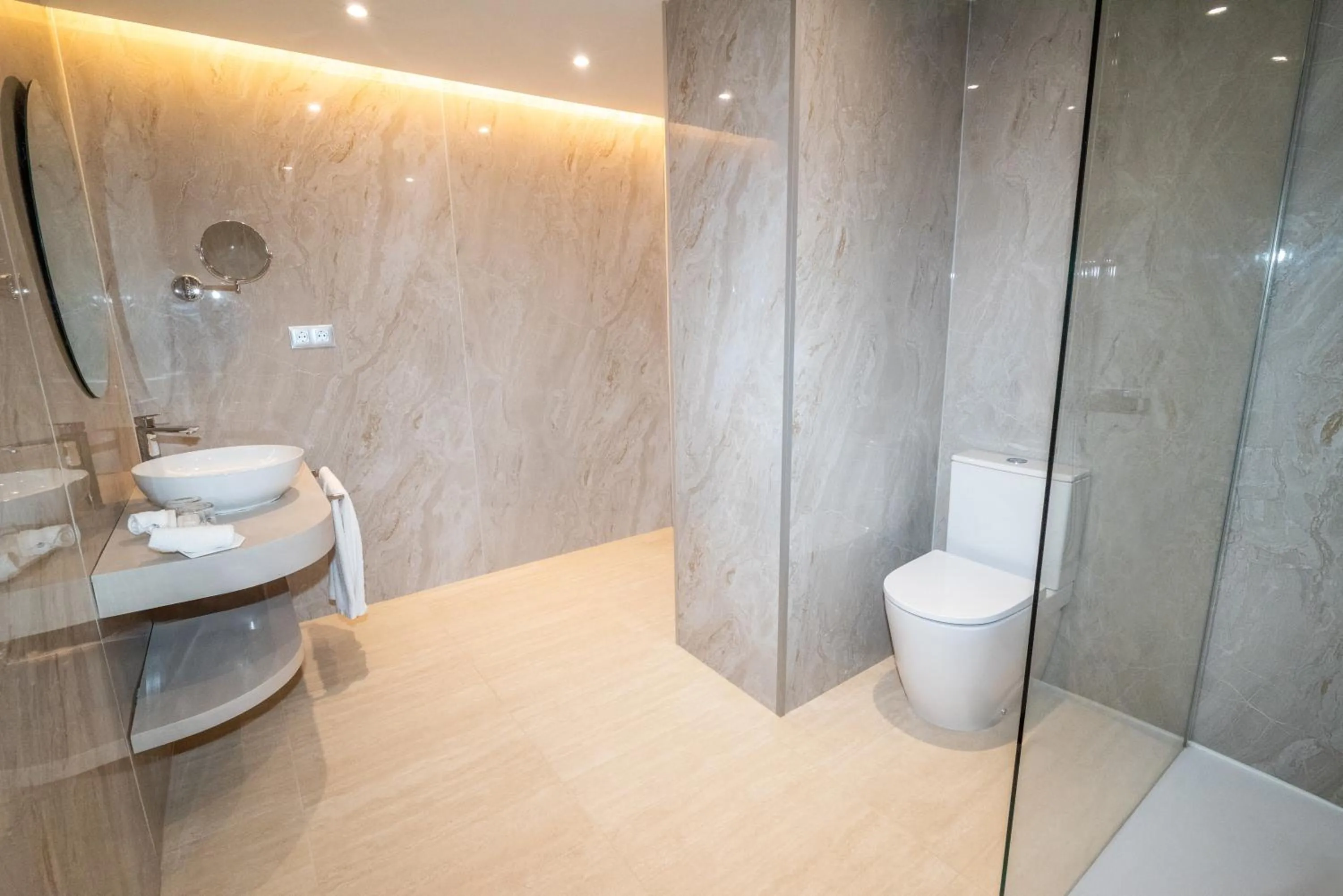 Bathroom in Hotel Sahara Playa