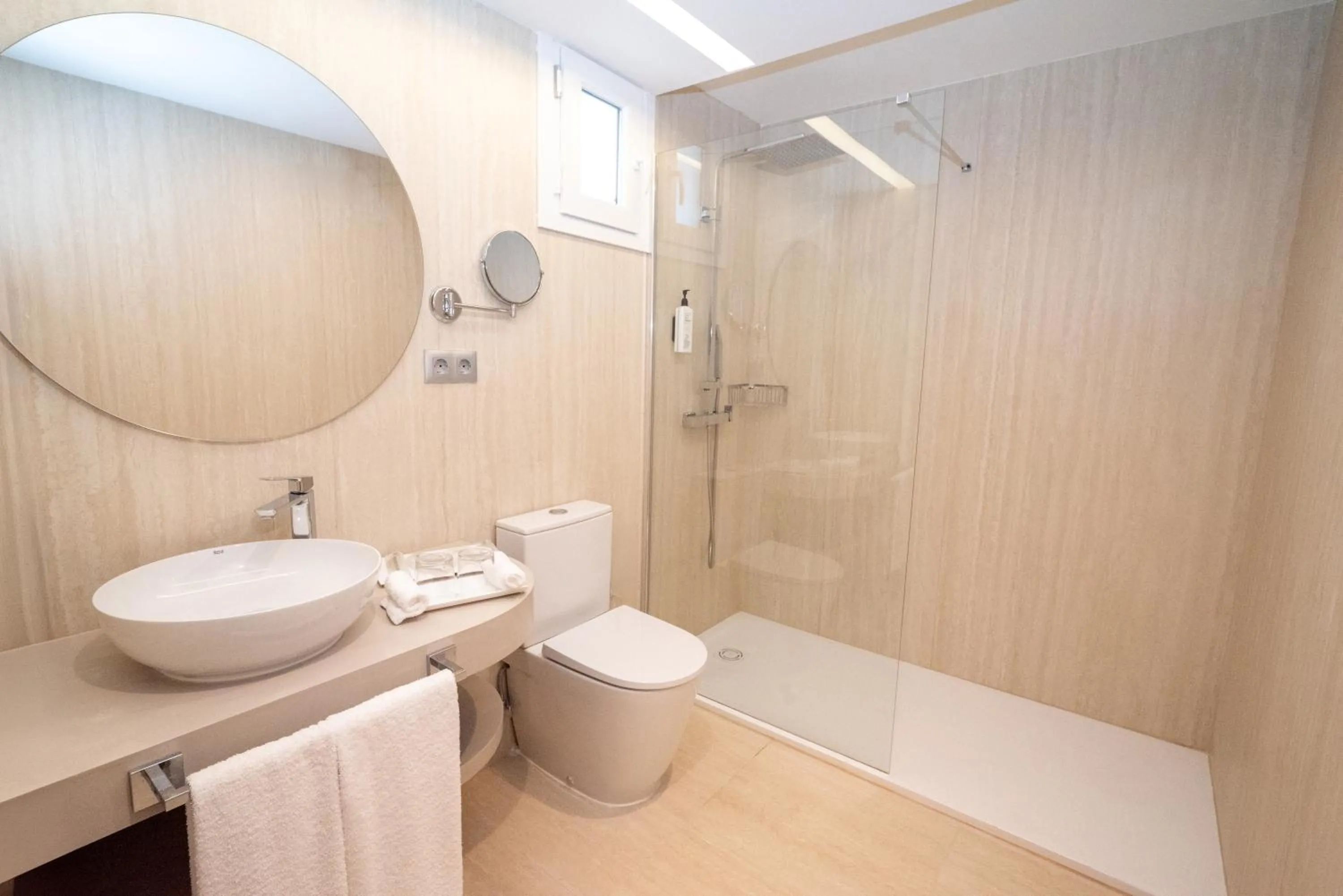 Shower in Hotel Sahara Playa