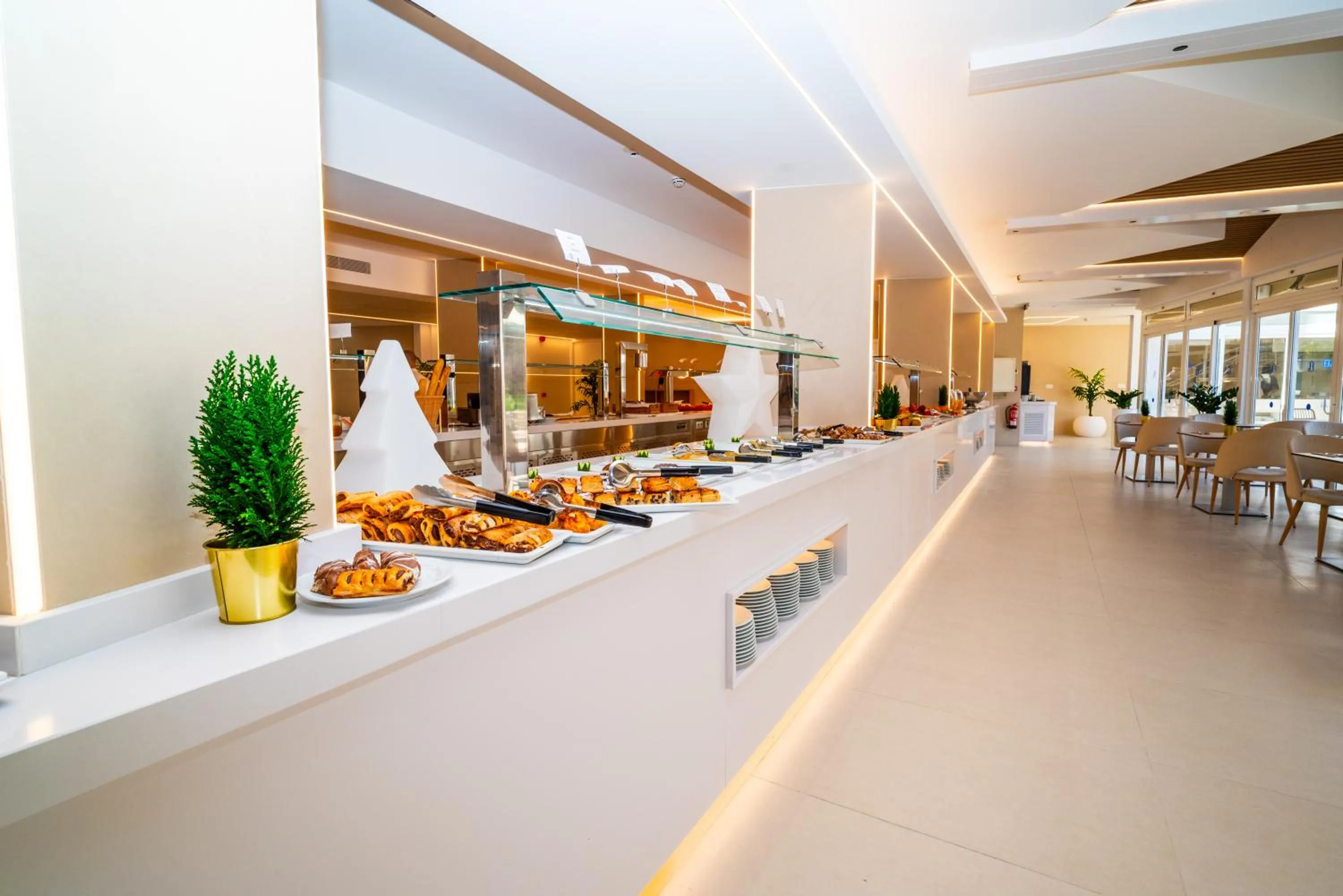 Restaurant/places to eat in Hotel Sahara Playa