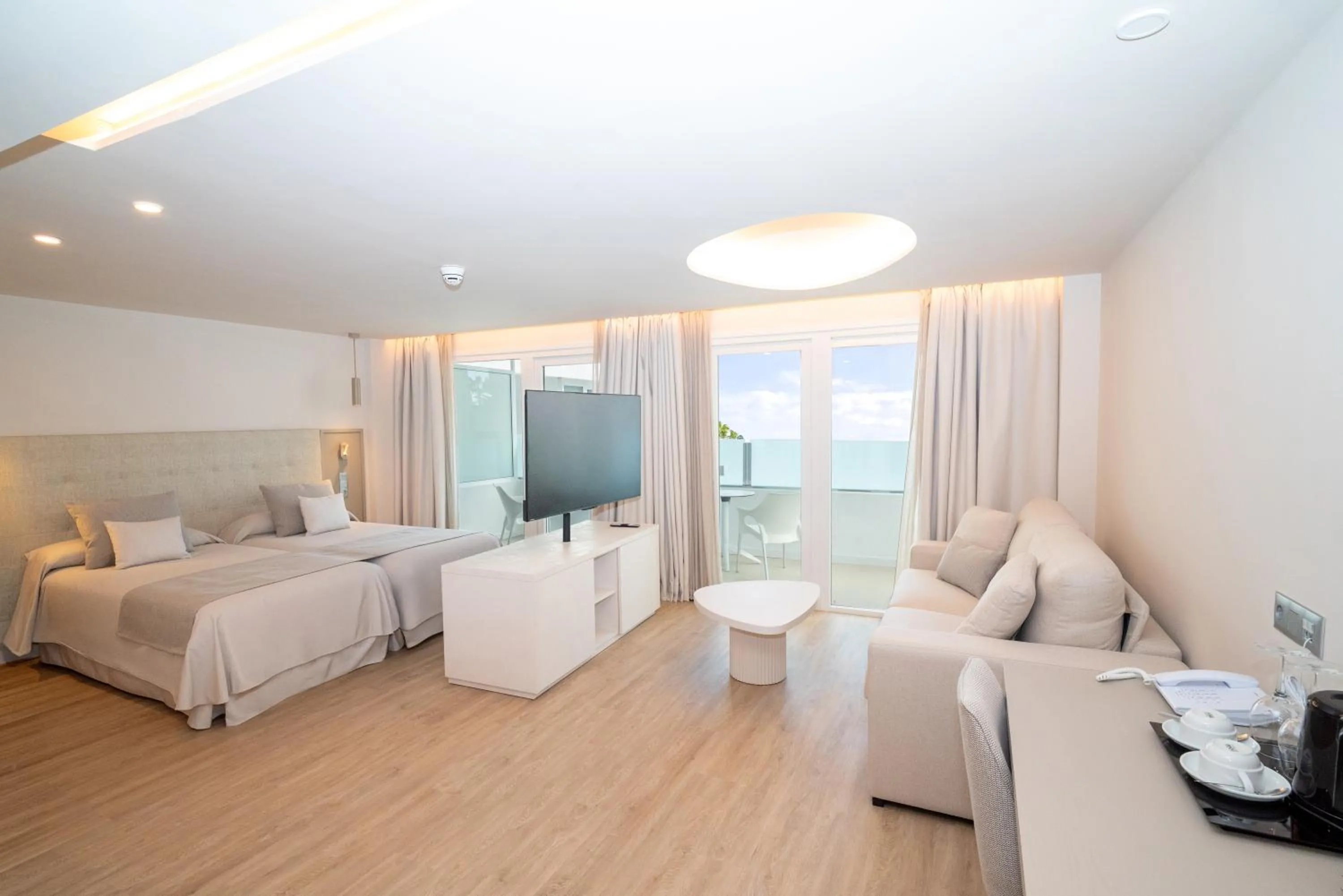 Balcony/Terrace, Bed in Hotel Sahara Playa