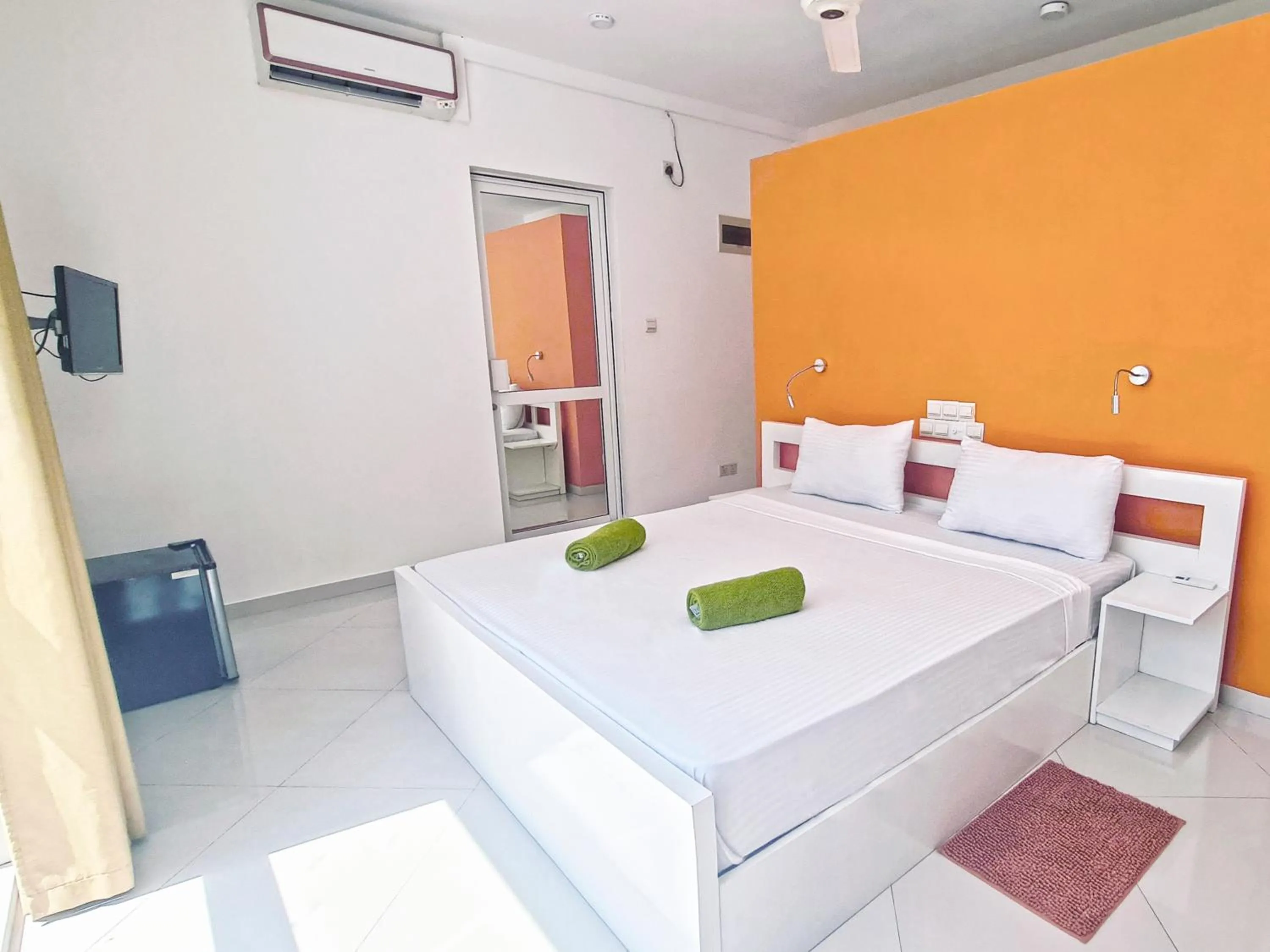 Photo of the whole room, Bed in Hotel Good Life Unawatuna