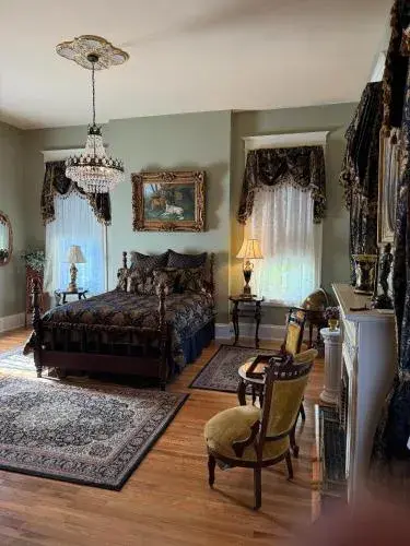 Superior Queen Room in The Stegmaier Mansion Guest House Superior Queen Room in The Stegmaier Mansion Guest House