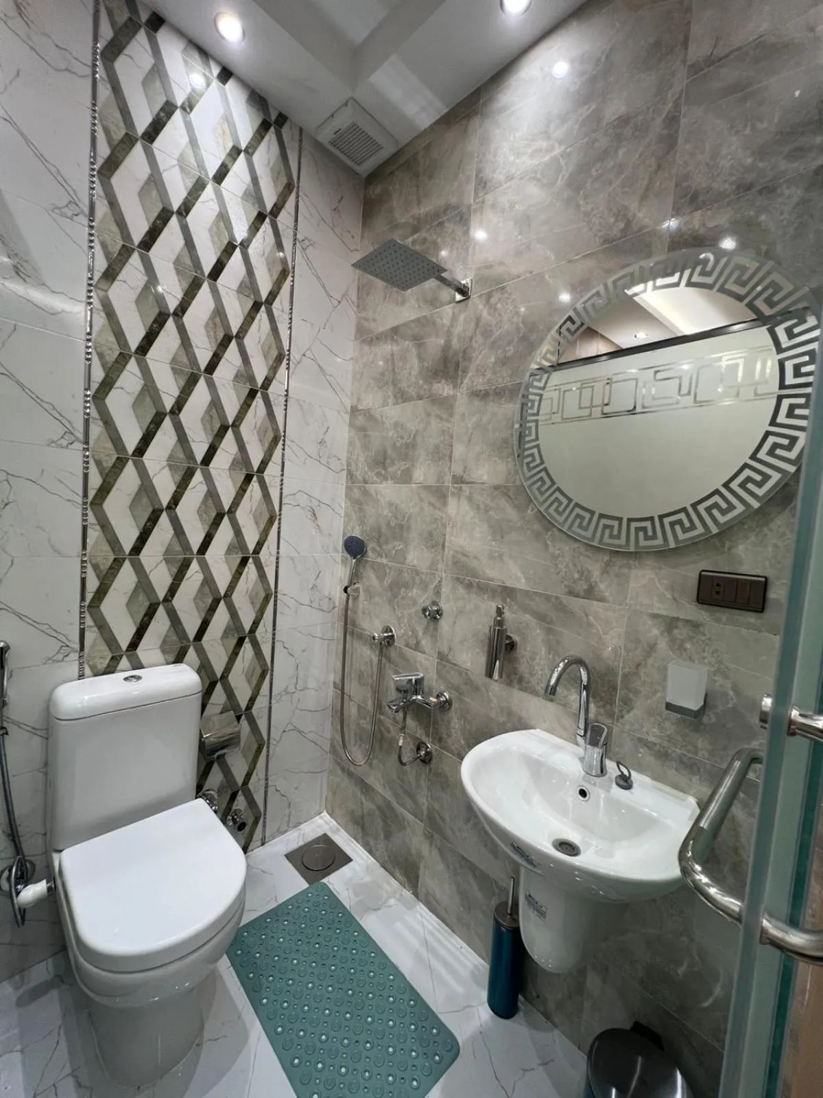 Shower in Cairo Crystal Hotel