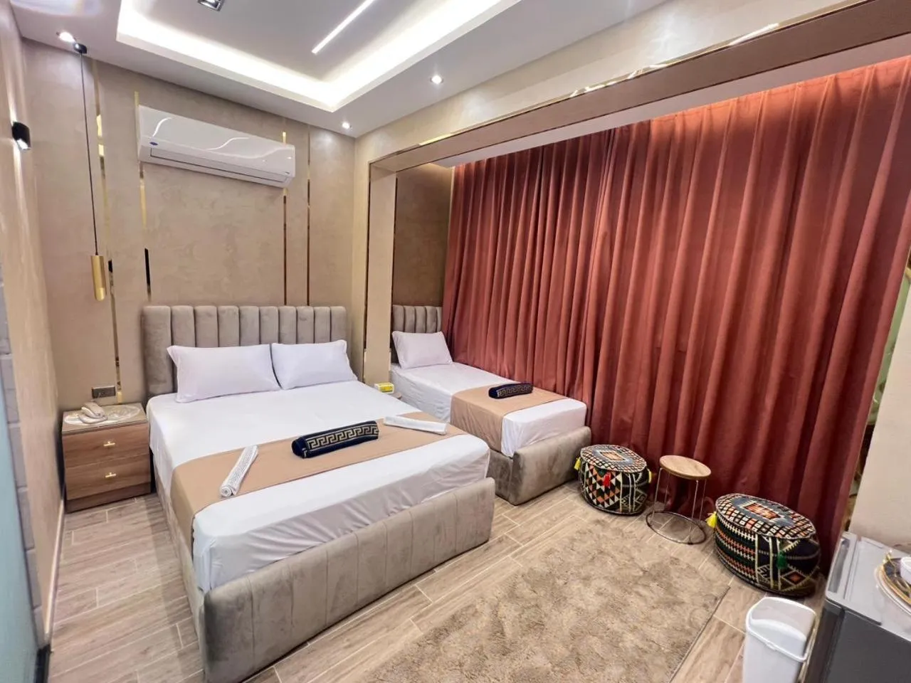 Photo of the whole room, Bed in Cairo Crystal Hotel