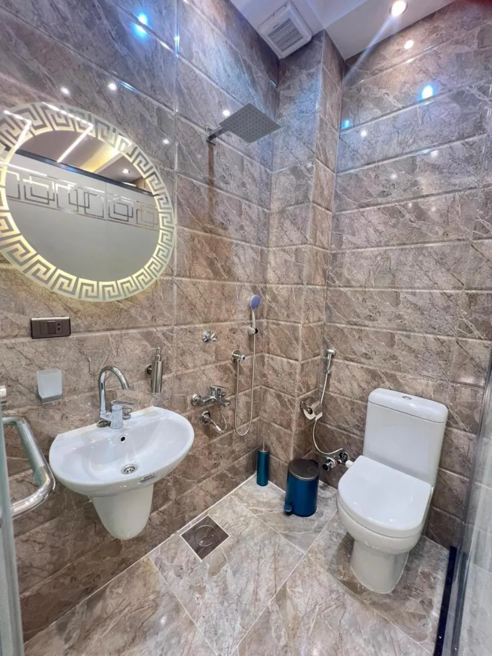 Shower in Cairo Crystal Hotel