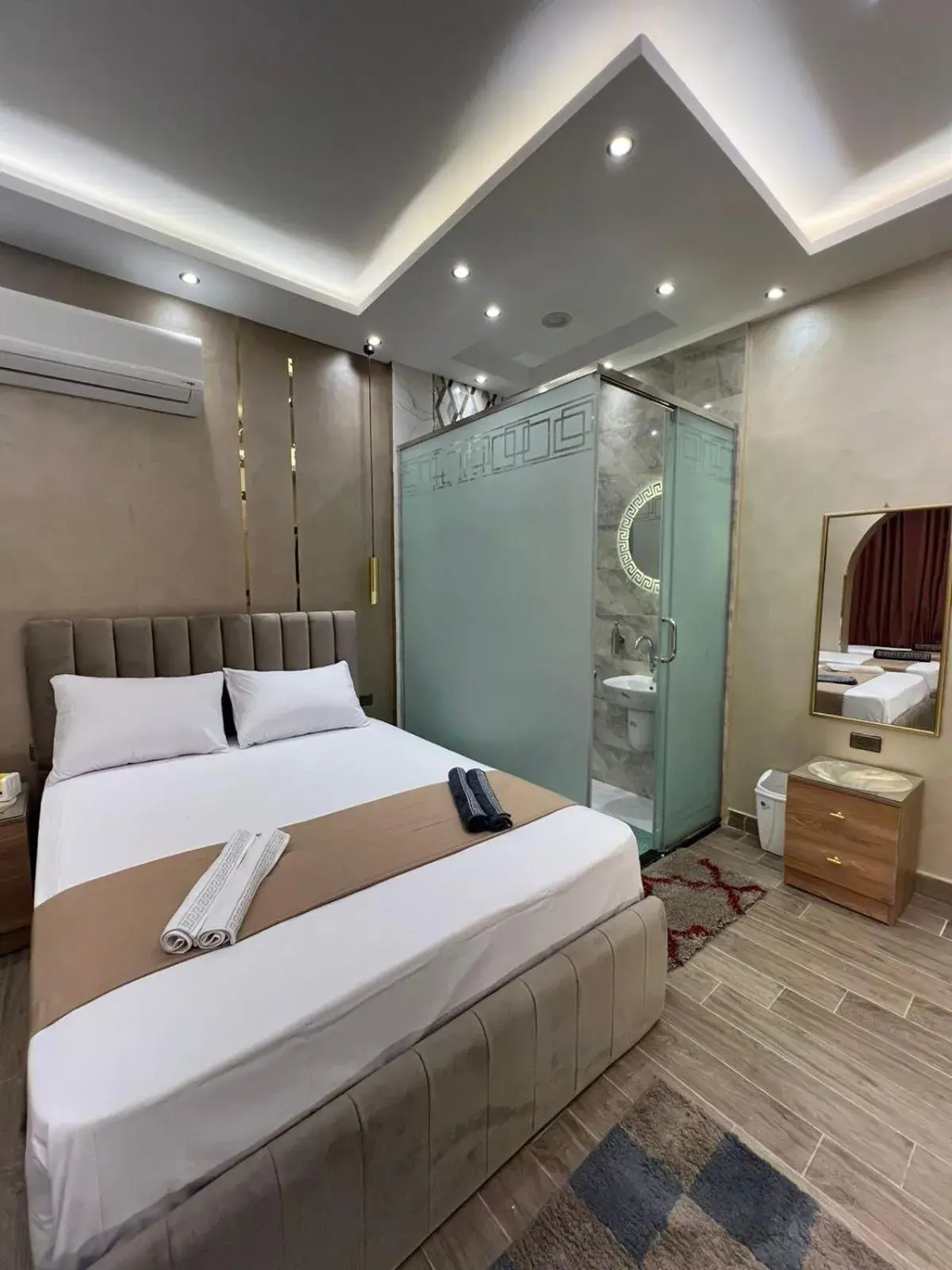 Comfort Quadruple Room - single occupancy in Cairo Crystal Hotel Comfort Quadruple Room - single occupancy in Cairo Crystal Hotel