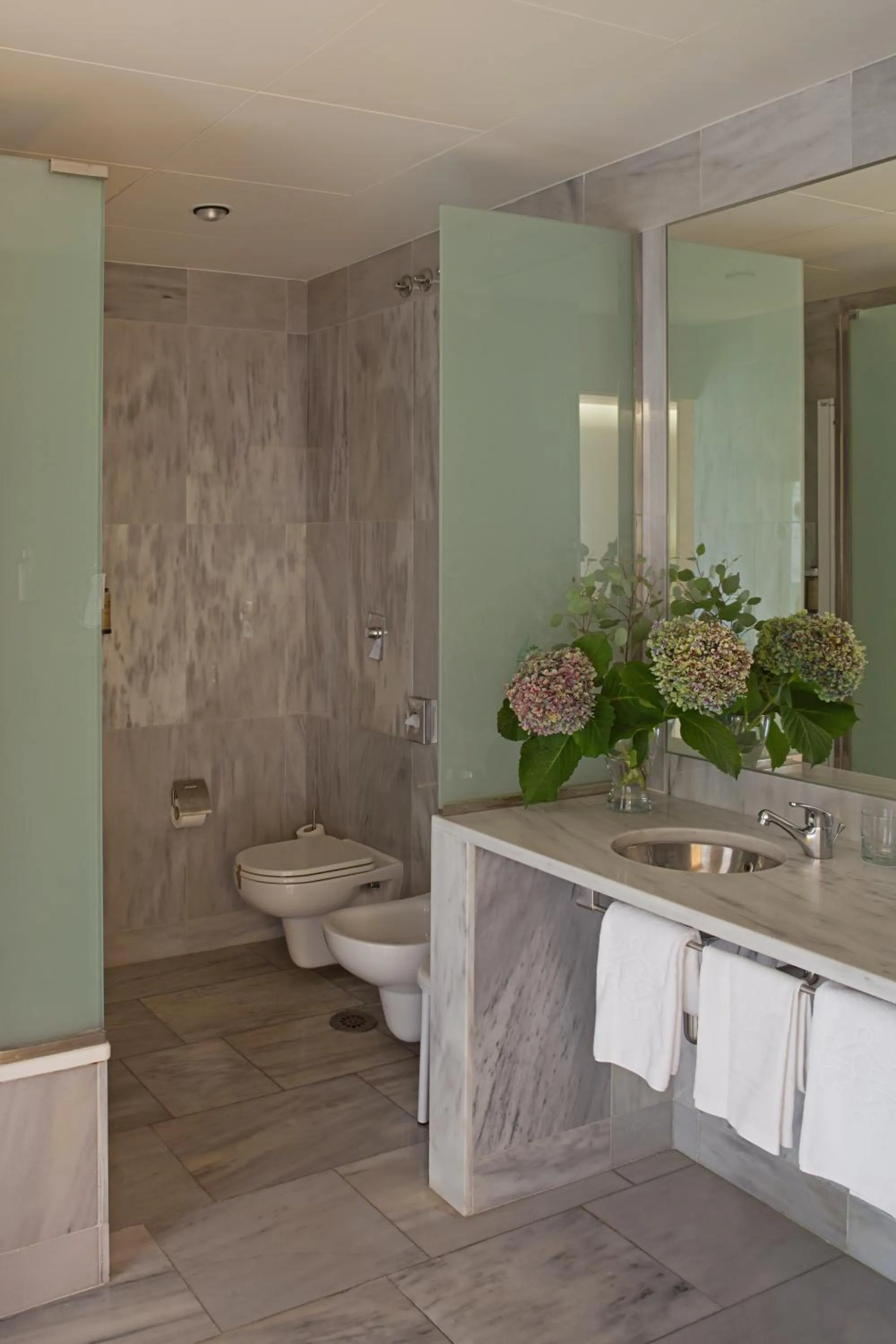 Toilet in Parador de Santo Estevo